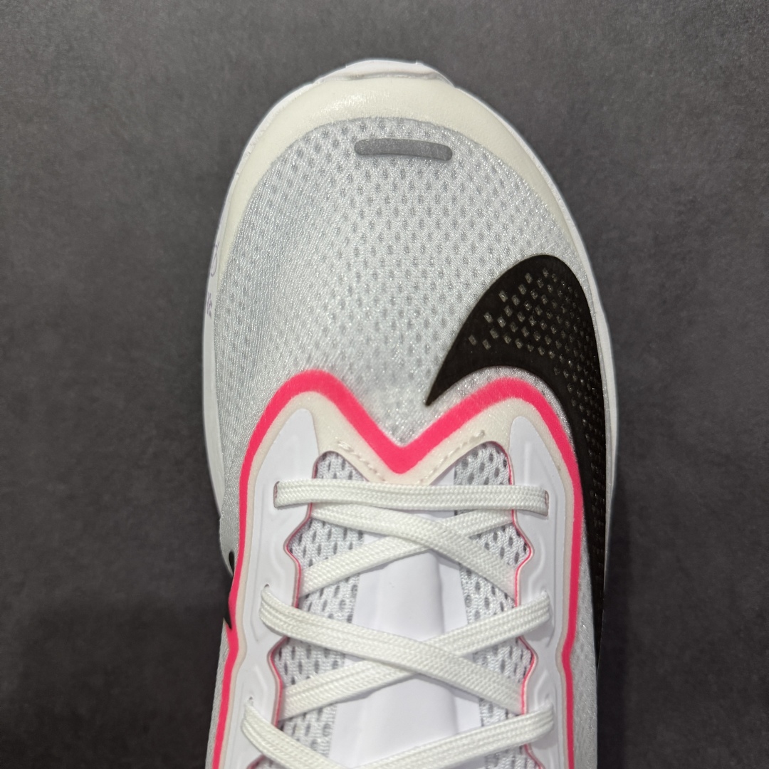 图片[8]-【公司级】NK ZoomX Invincible Run Flyknit 6 轻量跑鞋 飞织低帮休闲运动慢跑鞋 厚底增高 老爹鞋 此鞋专为短跑运动员而生 是为 5 至 10 公里距离的赛事和训练打造 整体设计采用流线型的轻质工程网眼材质构成鞋面 并与其他 Running 旗舰鞋款同样搭载全脚掌 ZoomX 缓冲中底 搭配 Pebax 物料与橡胶外底 ZoomX StreakFly 首发配色以Prototype呈现 其灵感是来自开发期间的磨损测试 透过编号的标记与内侧的预期跑步距离突出研发过程 货号： FN8455-101 尺码：36 36.5 37.5 38 38.5 39 40 40.5 41 42 42.5 43 44 45-选品中心