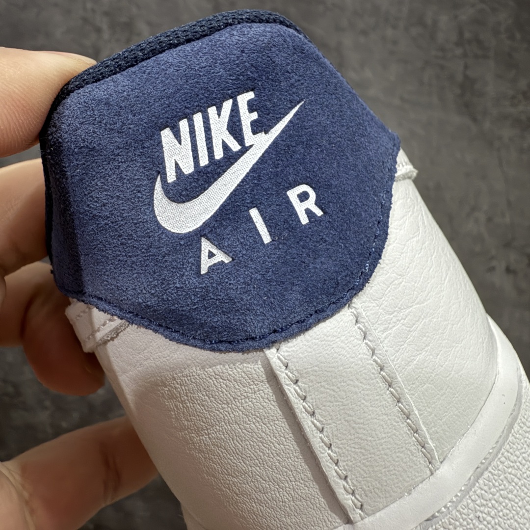 图片[2]-【MOK纯原】NK Air Force 1 Low \’07 空军一号低帮经典板鞋 白蓝 HM9483-001 大厂出品 同步官方全新版本 不规则波浪大底咬花 全鞋电脑针车 工整有序 视觉效果满分 原厂拉帮手法 标准四线 密度针距针孔大小控制到位 原装反口里网布海绵 正确卡色网眼大小 新版鞋撑改用纸团代替 原厂港宝加持完美还原灵魂版型 原盒原配从里到外百分百还原 原厂全头层原厂皮料 原标原盒 内置Sole气垫 中底白色背胶 中底划线 已经无限的接近公司 原厂楦头 原厂刺绣 后跟弧度修正 独家私模 尺码：35.5 36 36.5 37.5 38 38.5 39 40 40.5 41 42 42.5 43 44 44.5 45 46-选品中心