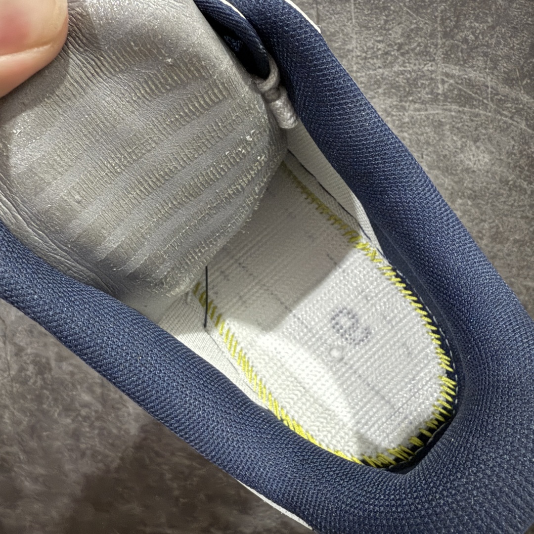 图片[8]-【MOK纯原】NK Air Force 1 Low \’07 空军一号低帮经典板鞋 白蓝 HM9483-001 大厂出品 同步官方全新版本 不规则波浪大底咬花 全鞋电脑针车 工整有序 视觉效果满分 原厂拉帮手法 标准四线 密度针距针孔大小控制到位 原装反口里网布海绵 正确卡色网眼大小 新版鞋撑改用纸团代替 原厂港宝加持完美还原灵魂版型 原盒原配从里到外百分百还原 原厂全头层原厂皮料 原标原盒 内置Sole气垫 中底白色背胶 中底划线 已经无限的接近公司 原厂楦头 原厂刺绣 后跟弧度修正 独家私模 尺码：35.5 36 36.5 37.5 38 38.5 39 40 40.5 41 42 42.5 43 44 44.5 45 46-选品中心