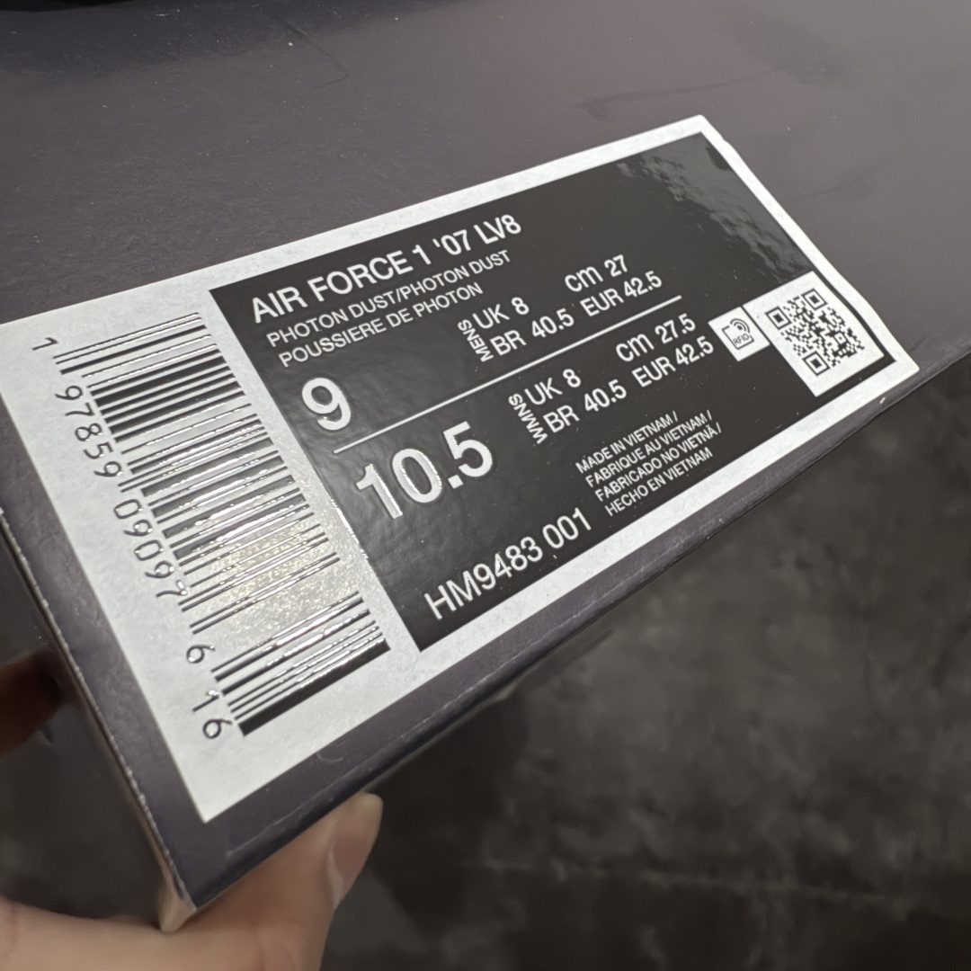图片[9]-【MOK纯原】NK Air Force 1 Low \’07 空军一号低帮经典板鞋 白蓝 HM9483-001 大厂出品 同步官方全新版本 不规则波浪大底咬花 全鞋电脑针车 工整有序 视觉效果满分 原厂拉帮手法 标准四线 密度针距针孔大小控制到位 原装反口里网布海绵 正确卡色网眼大小 新版鞋撑改用纸团代替 原厂港宝加持完美还原灵魂版型 原盒原配从里到外百分百还原 原厂全头层原厂皮料 原标原盒 内置Sole气垫 中底白色背胶 中底划线 已经无限的接近公司 原厂楦头 原厂刺绣 后跟弧度修正 独家私模 尺码：35.5 36 36.5 37.5 38 38.5 39 40 40.5 41 42 42.5 43 44 44.5 45 46-选品中心