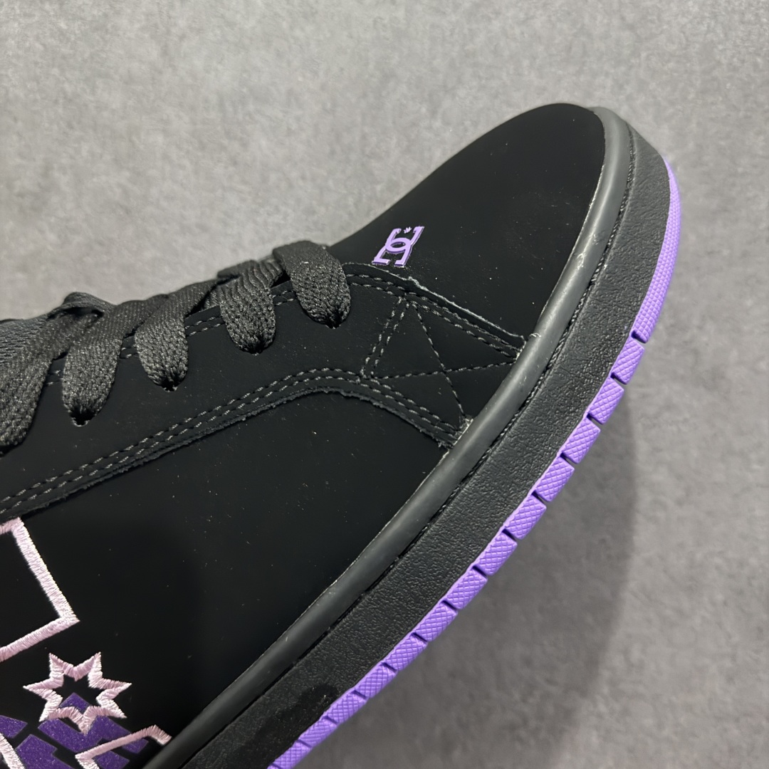 图片[5]-【公司级】街头装品牌 DCSHOECOUSA时尚鞋子男女鞋休闲板鞋低帮圆头百搭 琉凤大底耐磨滑板鞋皮质运动舒适BMX板鞋DC 鞋型经典百搭，低帮系带设计，皮革鞋面，装饰品牌字母LOGO，橡胶鞋底，防滑耐磨轻便，脚感舒适，时髦百搭。 DC/DCShoes就是DCSHOECOUSA，DC Shoes是美国滑板品牌，是很潮的运动品牌。此次 DCSHOES 续写 CBGB 的传奇故事，从 CBGB 中汲取创意灵感融入到产品设计之中，采用具有浓厚街头文化气息的特殊图案传递品牌理念，备受街头爱好者及潮流青年的青睐，品牌粉丝遍布全球。随着极限运动热潮在中国愈演愈烈，如今 DCSHOES 正式重回中国市场，致力为中国的极限运动与街头文化赋予全新生命力。 尺码：36-45-选品中心