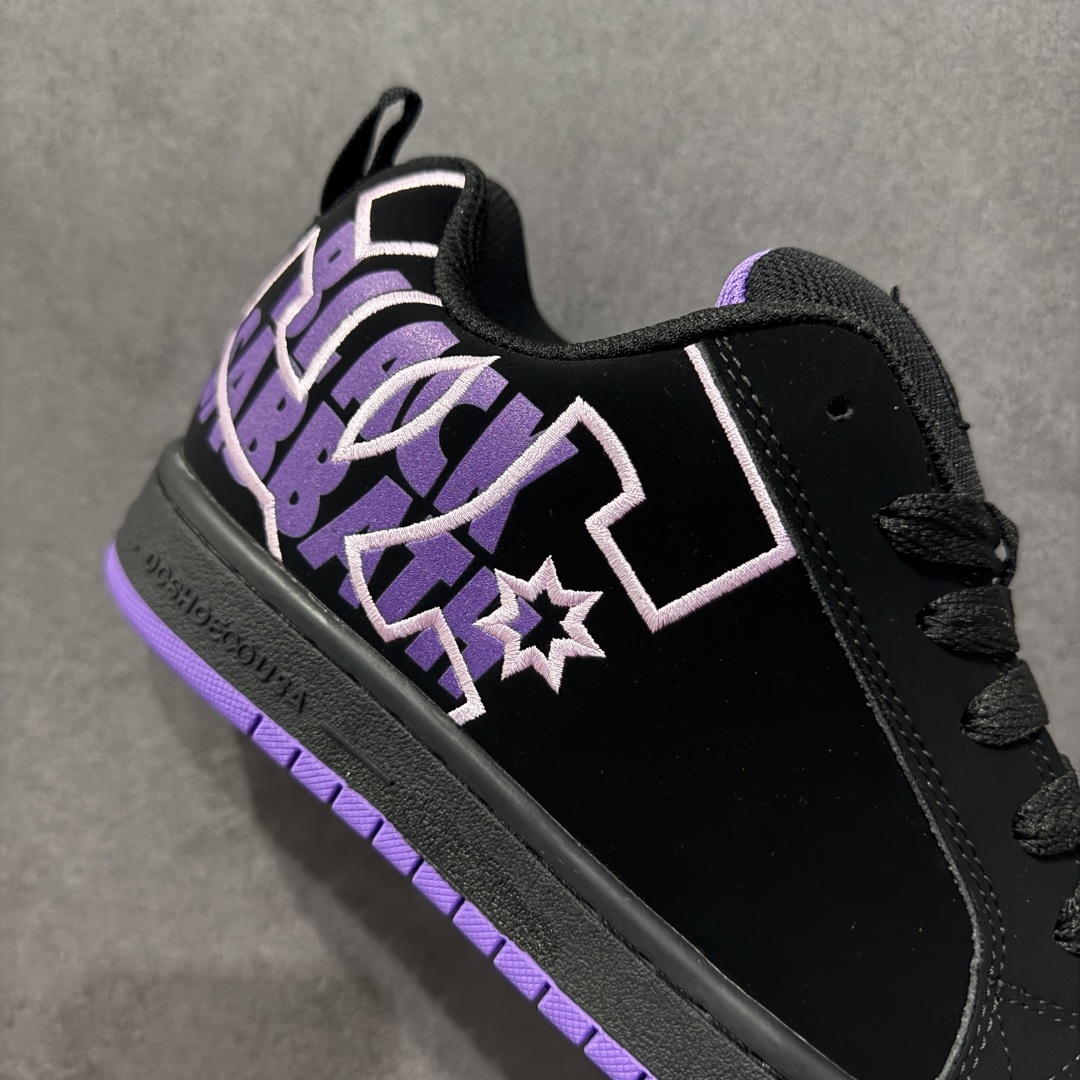 图片[6]-【公司级】街头装品牌 DCSHOECOUSA时尚鞋子男女鞋休闲板鞋低帮圆头百搭 琉凤大底耐磨滑板鞋皮质运动舒适BMX板鞋DC 鞋型经典百搭，低帮系带设计，皮革鞋面，装饰品牌字母LOGO，橡胶鞋底，防滑耐磨轻便，脚感舒适，时髦百搭。 DC/DCShoes就是DCSHOECOUSA，DC Shoes是美国滑板品牌，是很潮的运动品牌。此次 DCSHOES 续写 CBGB 的传奇故事，从 CBGB 中汲取创意灵感融入到产品设计之中，采用具有浓厚街头文化气息的特殊图案传递品牌理念，备受街头爱好者及潮流青年的青睐，品牌粉丝遍布全球。随着极限运动热潮在中国愈演愈烈，如今 DCSHOES 正式重回中国市场，致力为中国的极限运动与街头文化赋予全新生命力。 尺码：36-45-选品中心