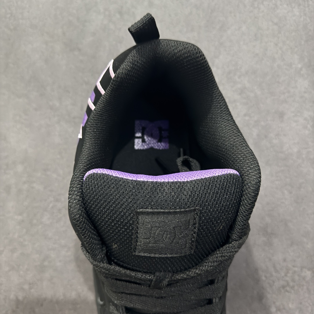 图片[7]-【公司级】街头装品牌 DCSHOECOUSA时尚鞋子男女鞋休闲板鞋低帮圆头百搭 琉凤大底耐磨滑板鞋皮质运动舒适BMX板鞋DC 鞋型经典百搭，低帮系带设计，皮革鞋面，装饰品牌字母LOGO，橡胶鞋底，防滑耐磨轻便，脚感舒适，时髦百搭。 DC/DCShoes就是DCSHOECOUSA，DC Shoes是美国滑板品牌，是很潮的运动品牌。此次 DCSHOES 续写 CBGB 的传奇故事，从 CBGB 中汲取创意灵感融入到产品设计之中，采用具有浓厚街头文化气息的特殊图案传递品牌理念，备受街头爱好者及潮流青年的青睐，品牌粉丝遍布全球。随着极限运动热潮在中国愈演愈烈，如今 DCSHOES 正式重回中国市场，致力为中国的极限运动与街头文化赋予全新生命力。 尺码：36-45-选品中心