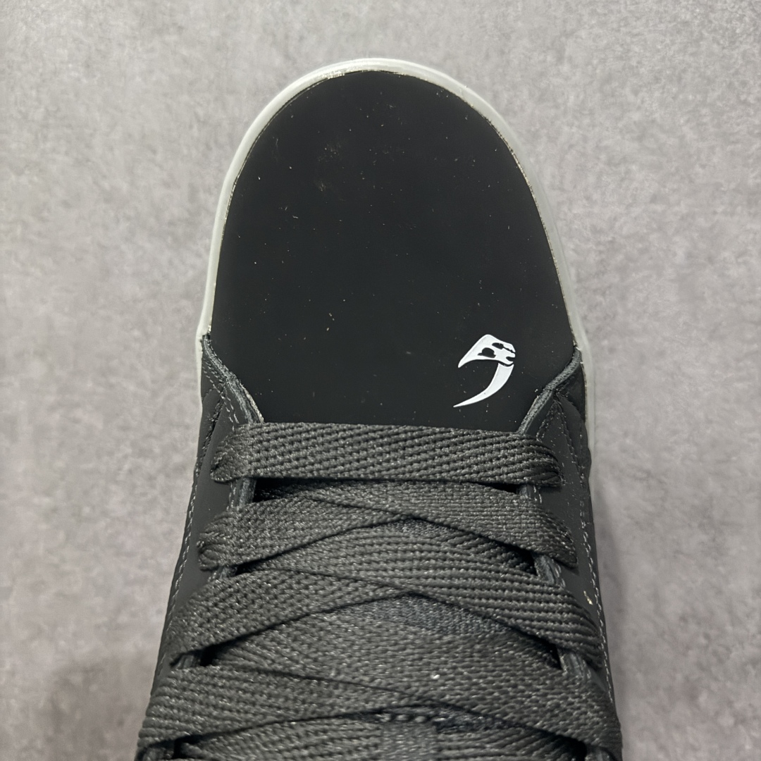 图片[8]-【公司级】街头装品牌 DCSHOECOUSA时尚鞋子男女鞋休闲板鞋低帮圆头百搭 琉凤大底耐磨滑板鞋皮质运动舒适BMX板鞋DC 鞋型经典百搭，低帮系带设计，皮革鞋面，装饰品牌字母LOGO，橡胶鞋底，防滑耐磨轻便，脚感舒适，时髦百搭。 DC/DCShoes就是DCSHOECOUSA，DC Shoes是美国滑板品牌，是很潮的运动品牌。此次 DCSHOES 续写 CBGB 的传奇故事，从 CBGB 中汲取创意灵感融入到产品设计之中，采用具有浓厚街头文化气息的特殊图案传递品牌理念，备受街头爱好者及潮流青年的青睐，品牌粉丝遍布全球。随着极限运动热潮在中国愈演愈烈，如今 DCSHOES 正式重回中国市场，致力为中国的极限运动与街头文化赋予全新生命力。 尺码：36-45-选品中心