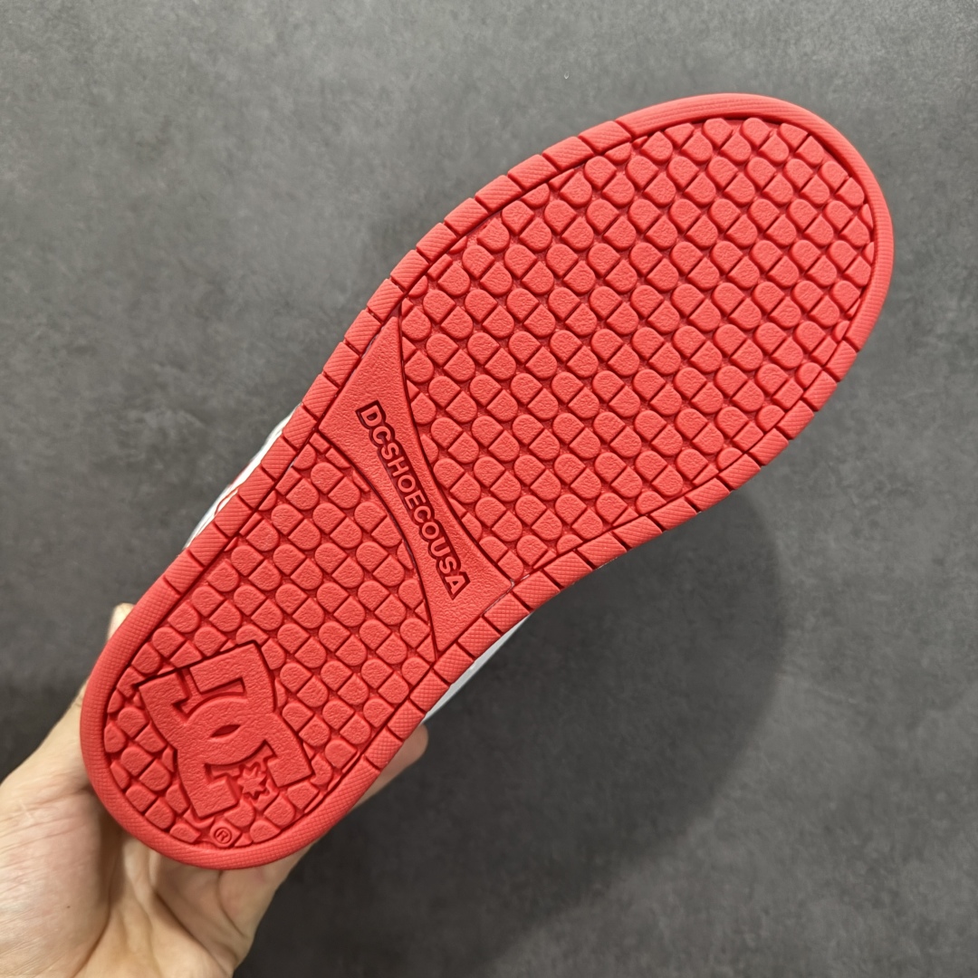 图片[9]-【公司级】街头装品牌 DCSHOECOUSA时尚鞋子男女鞋休闲板鞋低帮圆头百搭 琉凤大底耐磨滑板鞋皮质运动舒适BMX板鞋DC 鞋型经典百搭，低帮系带设计，皮革鞋面，装饰品牌字母LOGO，橡胶鞋底，防滑耐磨轻便，脚感舒适，时髦百搭。 DC/DCShoes就是DCSHOECOUSA，DC Shoes是美国滑板品牌，是很潮的运动品牌。此次 DCSHOES 续写 CBGB 的传奇故事，从 CBGB 中汲取创意灵感融入到产品设计之中，采用具有浓厚街头文化气息的特殊图案传递品牌理念，备受街头爱好者及潮流青年的青睐，品牌粉丝遍布全球。随着极限运动热潮在中国愈演愈烈，如今 DCSHOES 正式重回中国市场，致力为中国的极限运动与街头文化赋予全新生命力。 尺码：36-45-选品中心