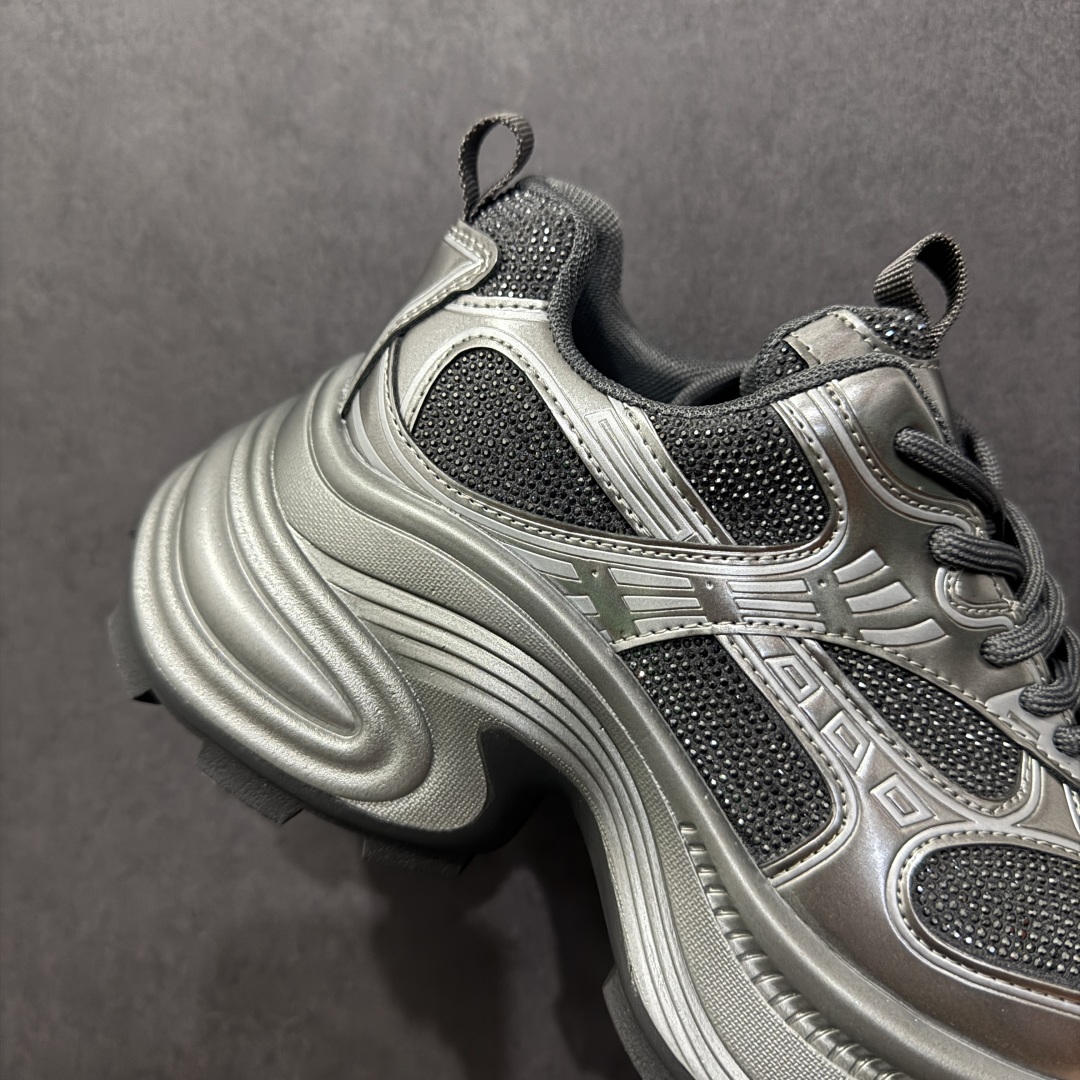 图片[6]-【广东纯原版本】GG-CC Chunky Low镶钻休闲运动厚底增高老爹鞋 广东大厂出品 完美细节 25ss早春新款厚底增高 大长腿 时髦look轻松定格 不费力展现率性氛围 高档银盒 酷帅机能风不规则设计大底 银灰拼色造型设计 轻便舒适百搭 GGcc厚底增高简直就是小个子的快乐! 不管怎么搭都好看~ 尺码： 35 36 37 38 39 40-选品中心