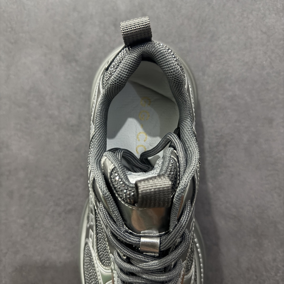 图片[7]-【广东纯原版本】GG-CC Chunky Low镶钻休闲运动厚底增高老爹鞋 广东大厂出品 完美细节 25ss早春新款厚底增高 大长腿 时髦look轻松定格 不费力展现率性氛围 高档银盒 酷帅机能风不规则设计大底 银灰拼色造型设计 轻便舒适百搭 GGcc厚底增高简直就是小个子的快乐! 不管怎么搭都好看~ 尺码： 35 36 37 38 39 40-选品中心