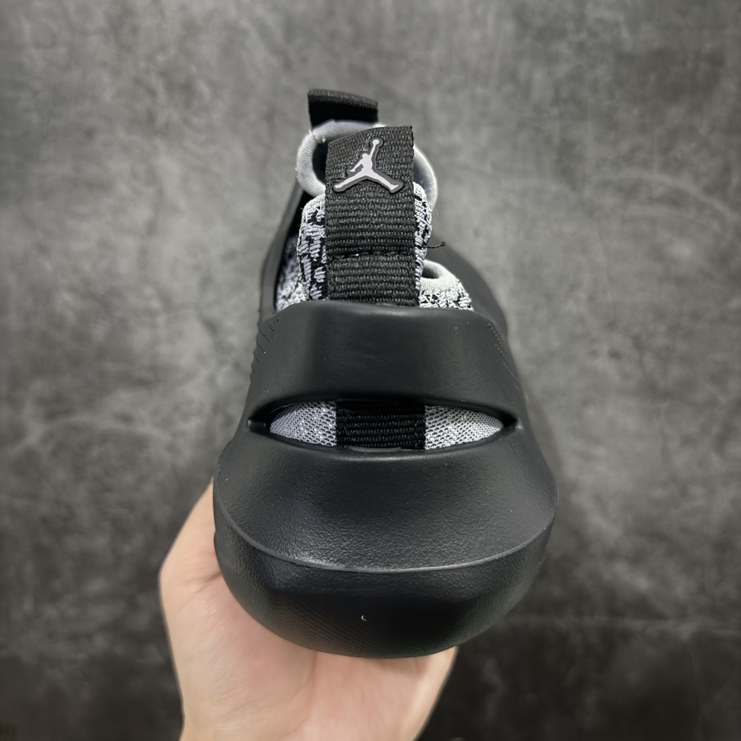 图片[4]-【公司级】Jordan System.23 一脚蹬低帮生活休闲鞋 鞋款设计简约而流畅 整体采用发泡材质 并且在脚背和后跟位置做了明显的镂空处理 同时 这双鞋还带有可拆卸的弹力内靴 并且带有爆裂纹路来增加整体的时尚感和流行感 另外 鞋款还会附赠两幅鞋带 分别对应带内靴和不带内靴的穿法 货号：DN4890-001 尺码：39 40 41 42 43 44 45 46-选品中心