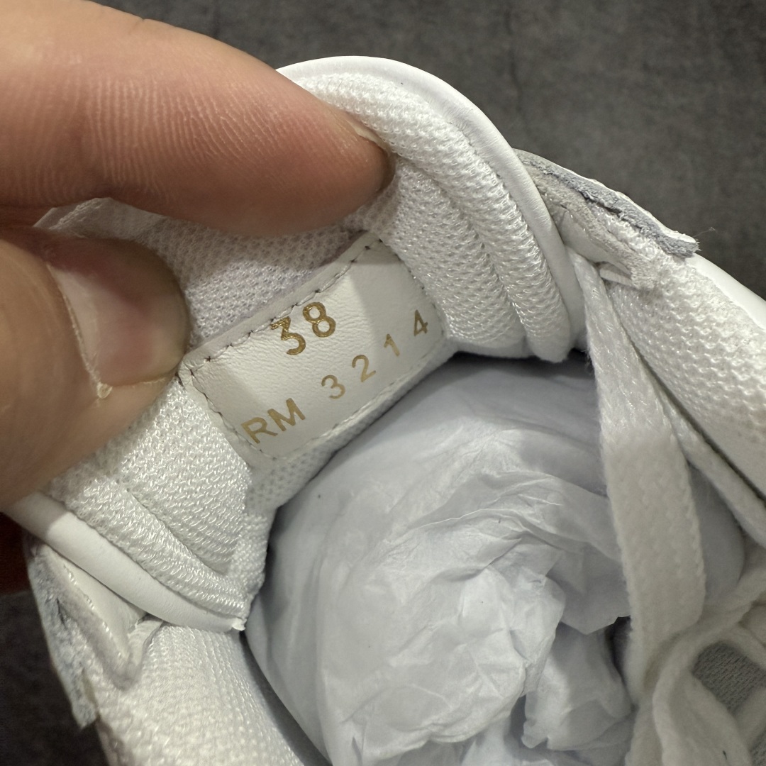 图片[7]-【顶级原版zp级】Celine 厚底小白鞋，多久都不会过时的款 顶级原版开发 原厂皮料 一双小白鞋就能搞定所有穿搭！超百搭的神仙款。 -进口小牛皮鞋面 -奢侈混种羊皮内里 -独家私模大底 尺码：35-39 正码-选品中心