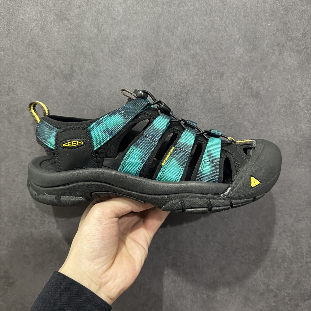 【公司级】人气户外休闲鞋品牌-科恩Keen Uneek Flat-M 平底编织弹力穿搭溯溪涉水休闲户外凉鞋 #外贸订单出口品质#采用进口机台编制两根尼龙绳组成鞋面(快干衬里原料!!)#原装轻量级EVA中底缓震材质组合防滑橡胶外底部 夏季潮鞋,文青界的凉鞋至尊 都市机能户外品牌 KEEN 向来积极为其旗下大热鞋款 UNEEK 推出联名款,后跟为全封闭设计,快干衬里,HIGH-TRACTION橡胶外底,及轻量级EVA中底,达到轻量缓震的同时减轻重量。 尺码:35-45-选品中心