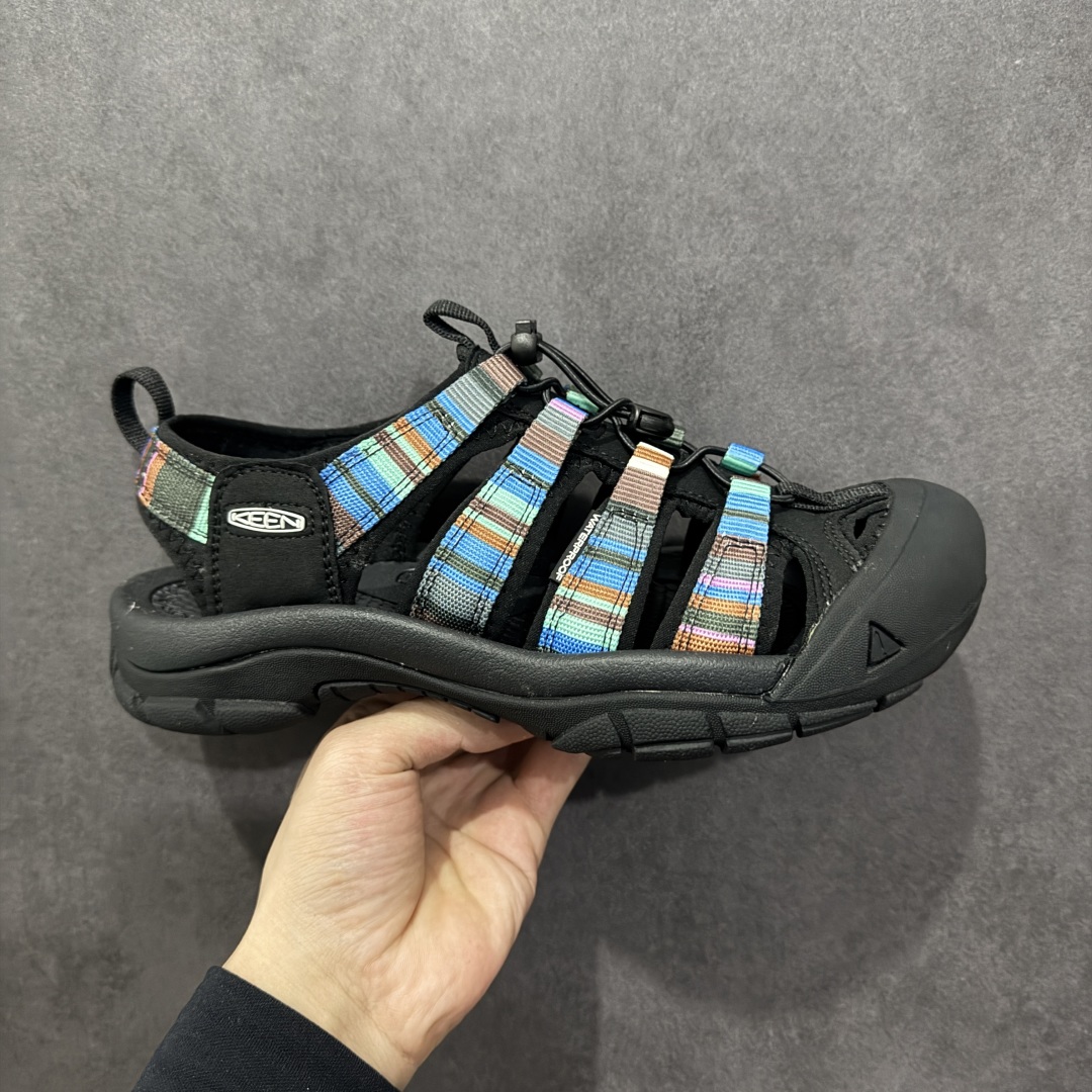 【公司级】人气户外休闲鞋品牌-科恩Keen Uneek Flat-M 平底编织弹力穿搭溯溪涉水休闲户外凉鞋 #外贸订单出口品质#采用进口机台编制两根尼龙绳组成鞋面(快干衬里原料!!)#原装轻量级EVA中底缓震材质组合防滑橡胶外底部 夏季潮鞋,文青界的凉鞋至尊 都市机能户外品牌 KEEN 向来积极为其旗下大热鞋款 UNEEK 推出联名款,后跟为全封闭设计,快干衬里,HIGH-TRACTION橡胶外底,及轻量级EVA中底,达到轻量缓震的同时减轻重量。 尺码:35-45-选品中心