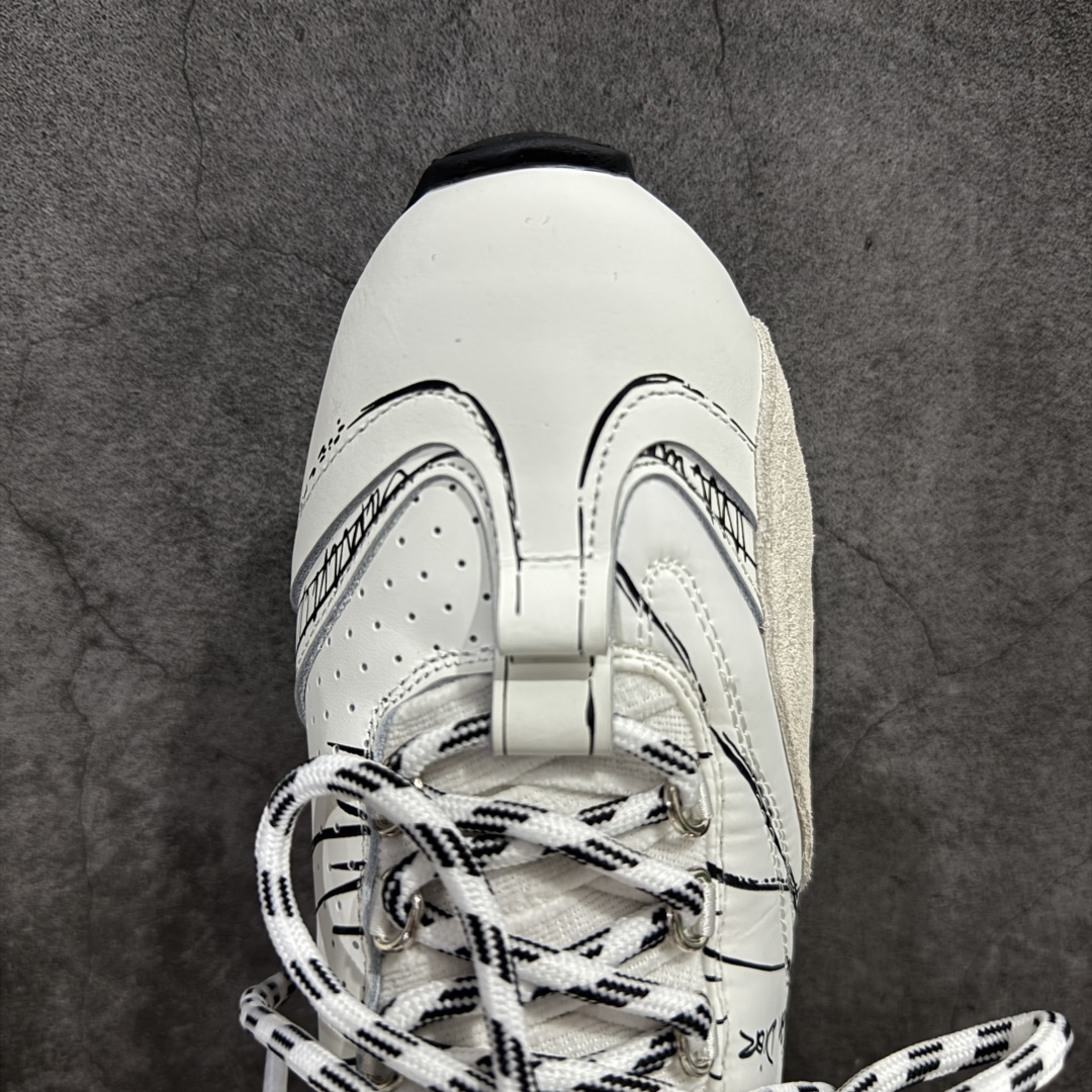 图片[5]-【广东纯原版本】Dior sketch 迪奥春夏走秀款涂鸦素描德训鞋 阿甘鞋 原版开发 25ss春夏秀场出镜率最高的单品 这双鞋改变了之前印象中的阿甘鞋单一的设计风格 保留着原本的造型 细节点缀上非常符合当下流行趋势但也融入了主理人对于阿甘鞋全新的理解和复古情怀。整体感觉焕然一新材质是有一点哑光的皮质，复古风十足 看起来很高级 上脚后的感觉就是很凸造型 上脚真心好看又百搭 啥风格衣服裤子裙子都能驾驭 谁穿谁好看 原版组合大底 尺码：35-40 (男鞋后续出货)-选品中心