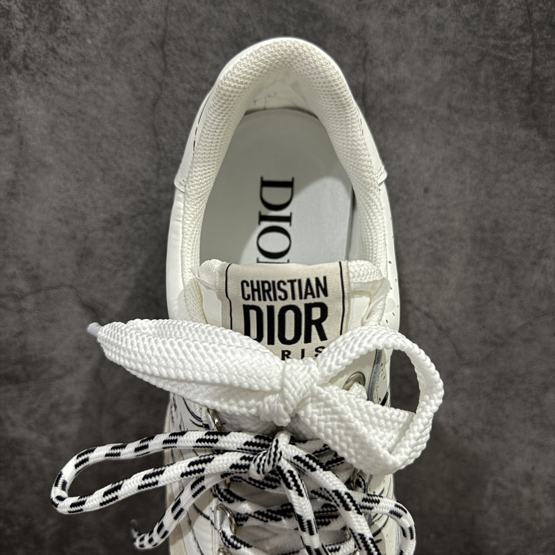 图片[8]-【广东纯原版本】Dior sketch 迪奥春夏走秀款涂鸦素描德训鞋 阿甘鞋 原版开发 25ss春夏秀场出镜率最高的单品 这双鞋改变了之前印象中的阿甘鞋单一的设计风格 保留着原本的造型 细节点缀上非常符合当下流行趋势但也融入了主理人对于阿甘鞋全新的理解和复古情怀。整体感觉焕然一新材质是有一点哑光的皮质，复古风十足 看起来很高级 上脚后的感觉就是很凸造型 上脚真心好看又百搭 啥风格衣服裤子裙子都能驾驭 谁穿谁好看 原版组合大底 尺码：35-40 (男鞋后续出货)-选品中心