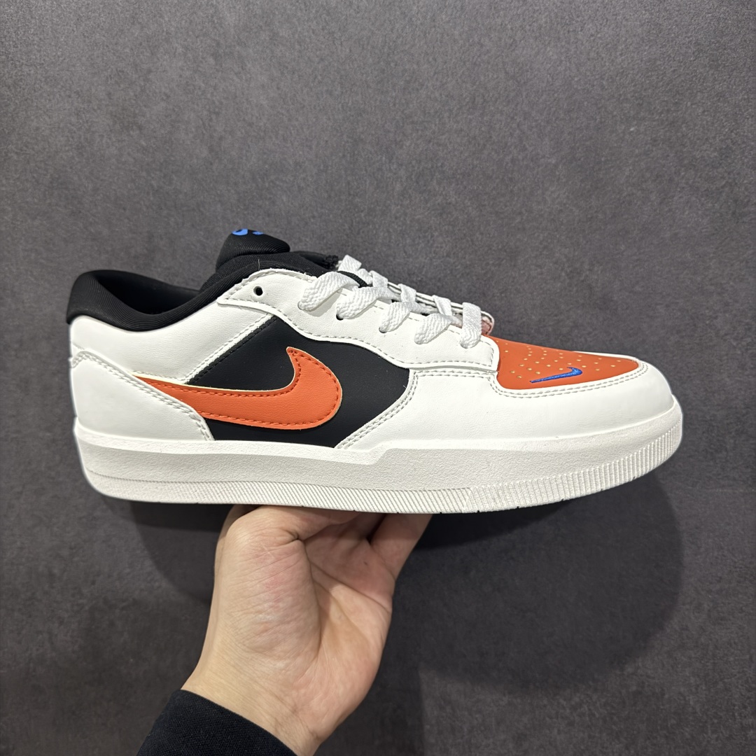 【公司级】Nike SB Force 58 硫化杯底 传统篮球风格 原楦版型 Nike SB Force 58 男/女滑板鞋采用包边设计 经久耐穿 硫化结构则有效提升灵活性 穿上这款创意力作 助你耀动街头 采用帆布和翻毛皮组合材料 融入打孔设计 为你打造彰显经典篮球风范的整体造型 货号:DV5476-004 尺码:36 36.5 37.5 38 38.5 39 40 40.5 41 42 42.5 43 44 45-选品中心