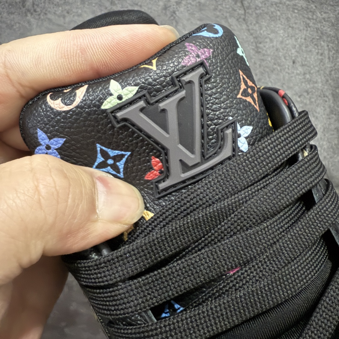 图片[7]-【佛山顶级超A版】Louis Vuitton LV Trainer系列 &村上隆/Takashi Murakami 黑三彩黑色 仓库现货 当天可取 佛山超A私人订单 专柜混卖零售专供 所有配色均为购买原版复刻 整体版型 皮料 市场独一无二 后跟版型都可以自行对比[机智]吊打市场所有货 怒甩十条街，欢迎拿市场各大工厂的货来对比！ 鞋舌烫金超正 压印程度秒杀市面90%以上的高端货 新配色陆续开发出货 尺码：39-45-选品中心