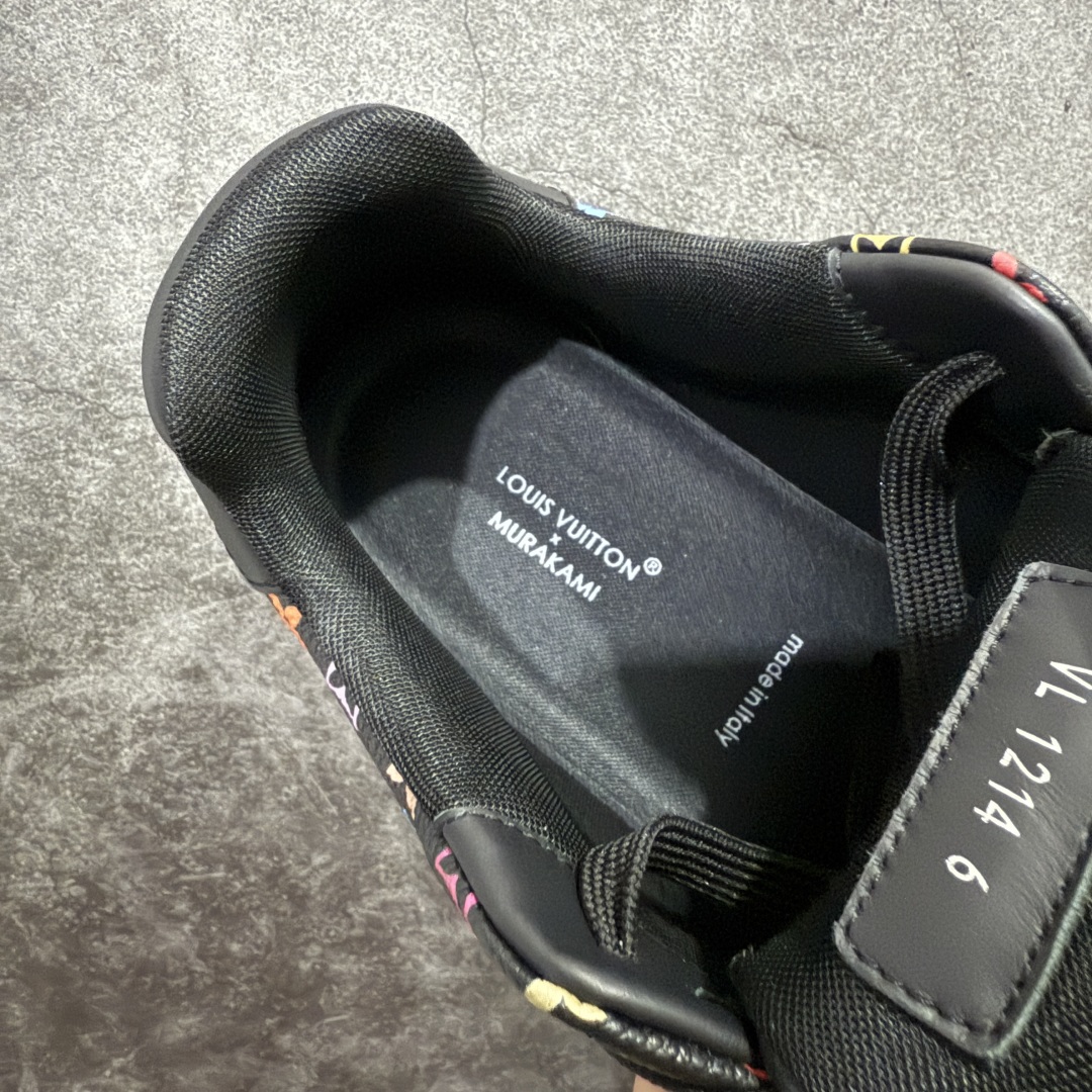 图片[9]-【佛山顶级超A版】Louis Vuitton LV Trainer系列 &村上隆/Takashi Murakami 黑三彩黑色 仓库现货 当天可取 佛山超A私人订单 专柜混卖零售专供 所有配色均为购买原版复刻 整体版型 皮料 市场独一无二 后跟版型都可以自行对比[机智]吊打市场所有货 怒甩十条街，欢迎拿市场各大工厂的货来对比！ 鞋舌烫金超正 压印程度秒杀市面90%以上的高端货 新配色陆续开发出货 尺码：39-45-选品中心
