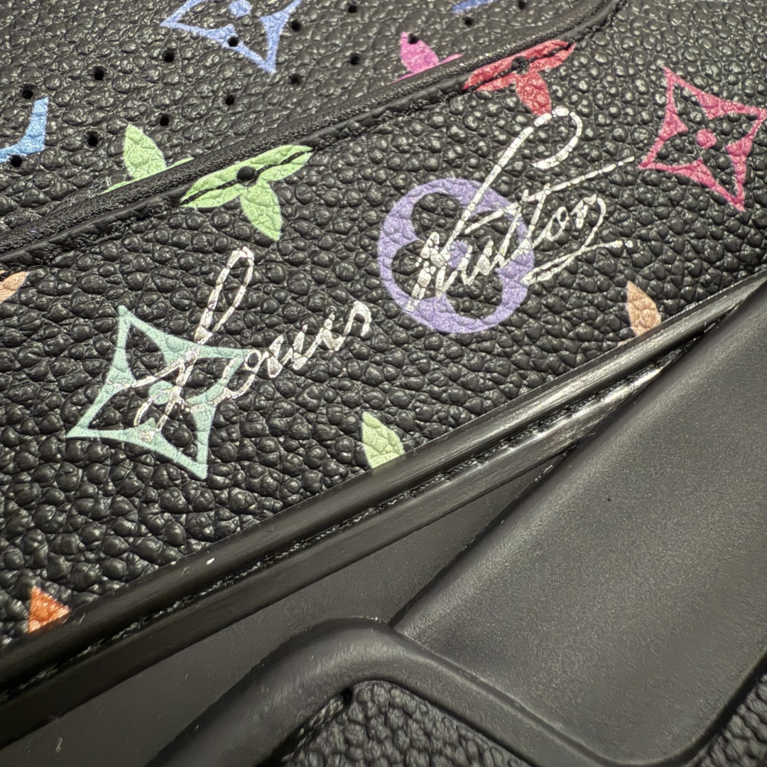 图片[4]-【佛山顶级超A版】Louis Vuitton LV Trainer系列 &村上隆/Takashi Murakami 黑三彩黑色 仓库现货 当天可取 佛山超A私人订单 专柜混卖零售专供 所有配色均为购买原版复刻 整体版型 皮料 市场独一无二 后跟版型都可以自行对比[机智]吊打市场所有货 怒甩十条街，欢迎拿市场各大工厂的货来对比！ 鞋舌烫金超正 压印程度秒杀市面90%以上的高端货 新配色陆续开发出货 尺码：39-45-选品中心