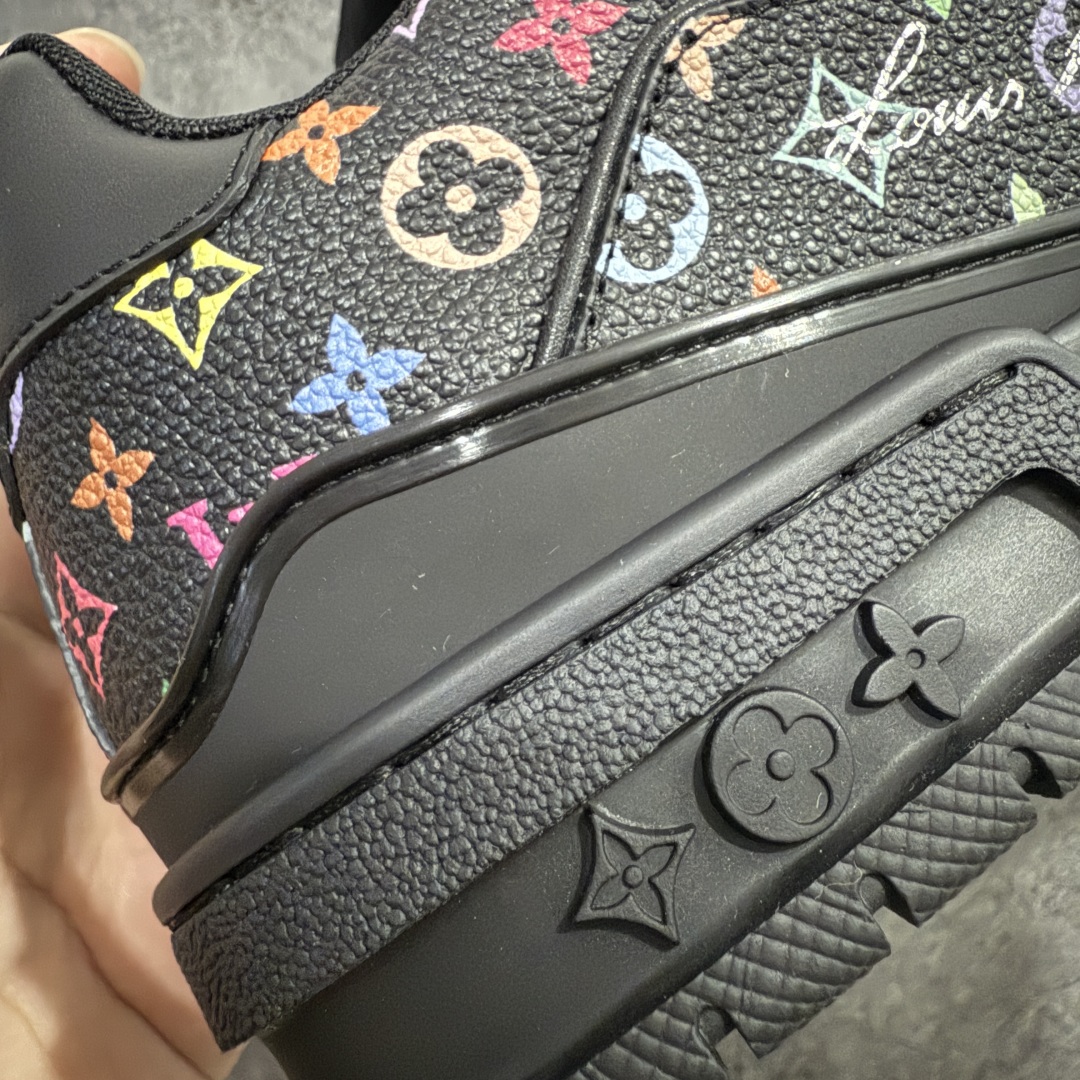 图片[3]-【佛山顶级超A版】Louis Vuitton LV Trainer系列 &村上隆/Takashi Murakami 黑三彩黑色 仓库现货 当天可取 佛山超A私人订单 专柜混卖零售专供 所有配色均为购买原版复刻 整体版型 皮料 市场独一无二 后跟版型都可以自行对比[机智]吊打市场所有货 怒甩十条街，欢迎拿市场各大工厂的货来对比！ 鞋舌烫金超正 压印程度秒杀市面90%以上的高端货 新配色陆续开发出货 尺码：39-45-选品中心