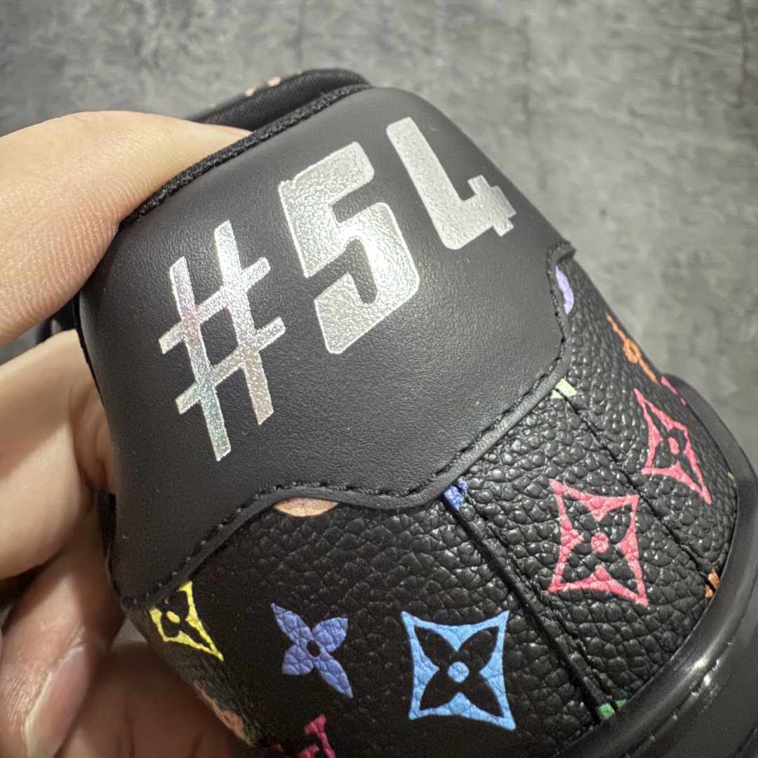 图片[2]-【佛山顶级超A版】Louis Vuitton LV Trainer系列 &村上隆/Takashi Murakami 黑三彩黑色 仓库现货 当天可取 佛山超A私人订单 专柜混卖零售专供 所有配色均为购买原版复刻 整体版型 皮料 市场独一无二 后跟版型都可以自行对比[机智]吊打市场所有货 怒甩十条街，欢迎拿市场各大工厂的货来对比！ 鞋舌烫金超正 压印程度秒杀市面90%以上的高端货 新配色陆续开发出货 尺码：39-45-选品中心