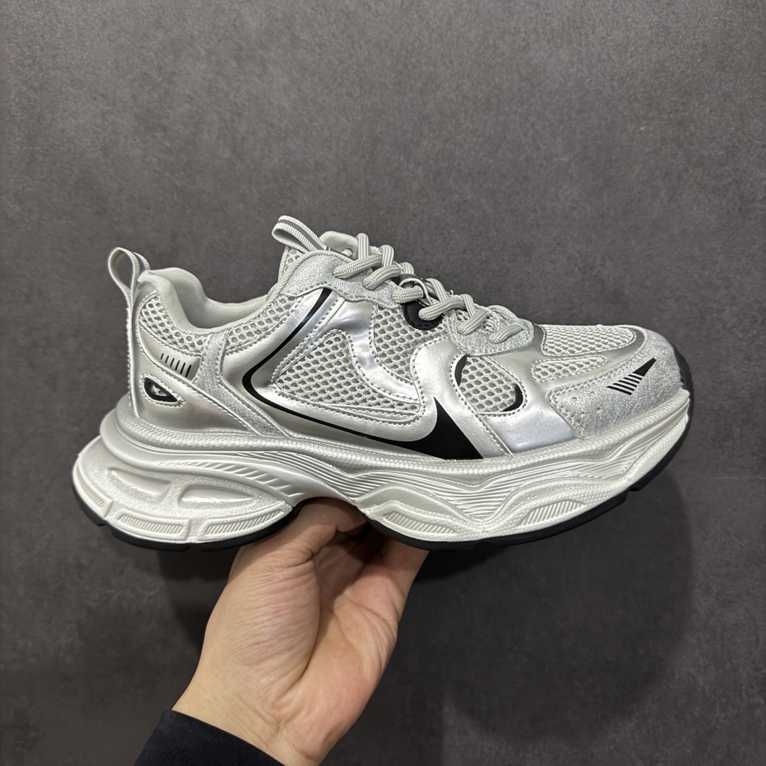 【广东纯原版本】GG-CC Chunky Low安哥拉红休闲运动老爹鞋系列 #广东大厂出品 完美细节 25ss春季新款 大长腿 时髦look轻松定格 不费力展现率性氛围 酷帅机能风不规则设计大底 GGCC 银灰红色拼色造型设计 轻便舒适百搭 不管怎么搭都敲好看~ 尺码: 35 36 37 38 39 40-选品中心