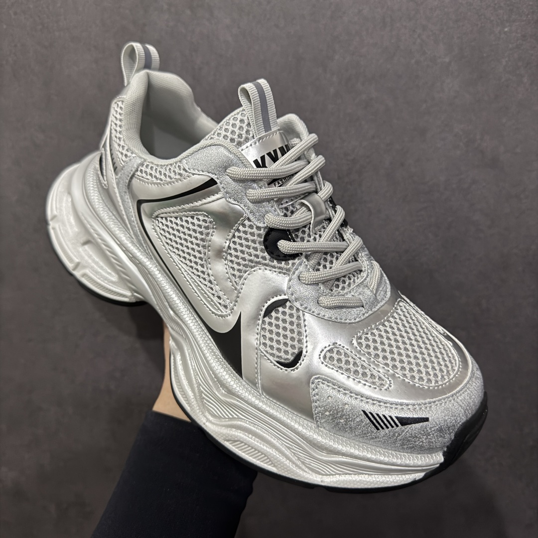 图片[3]-【广东纯原版本】GG-CC Chunky Low安哥拉红休闲运动老爹鞋系列 #广东大厂出品 完美细节 25ss春季新款 大长腿 时髦look轻松定格 不费力展现率性氛围 酷帅机能风不规则设计大底 GGCC 银灰红色拼色造型设计 轻便舒适百搭 不管怎么搭都敲好看~ 尺码： 35 36 37 38 39 40-选品中心