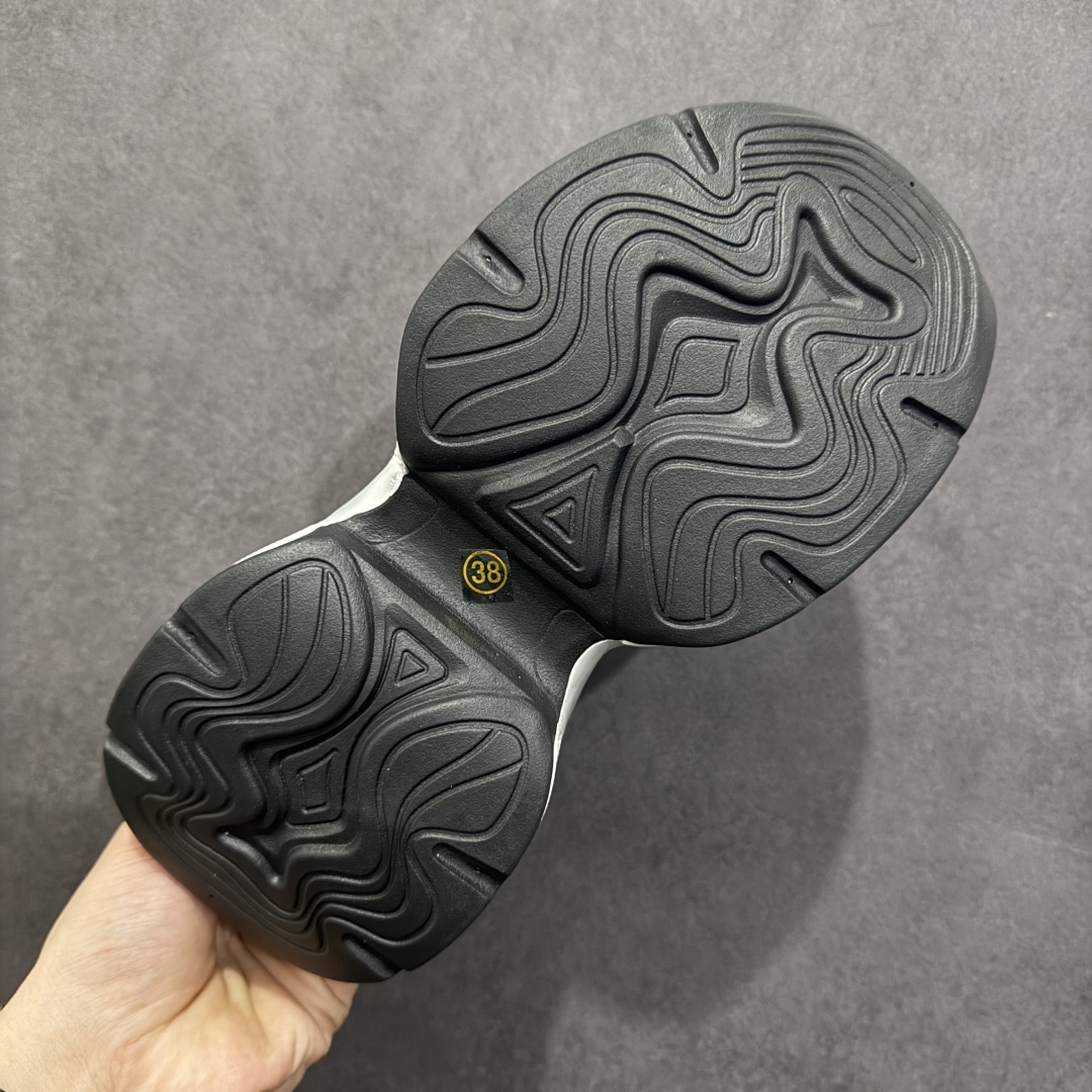 图片[9]-【广东纯原版本】GG-CC Chunky Low安哥拉红休闲运动老爹鞋系列 #广东大厂出品 完美细节 25ss春季新款 大长腿 时髦look轻松定格 不费力展现率性氛围 酷帅机能风不规则设计大底 GGCC 银灰红色拼色造型设计 轻便舒适百搭 不管怎么搭都敲好看~ 尺码： 35 36 37 38 39 40-选品中心