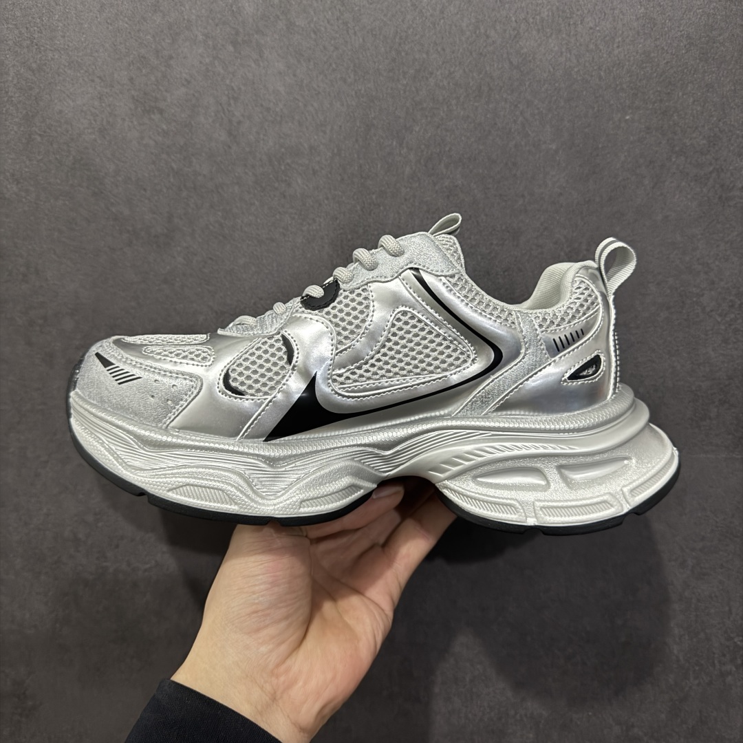 图片[2]-【广东纯原版本】GG-CC Chunky Low安哥拉红休闲运动老爹鞋系列 #广东大厂出品 完美细节 25ss春季新款 大长腿 时髦look轻松定格 不费力展现率性氛围 酷帅机能风不规则设计大底 GGCC 银灰红色拼色造型设计 轻便舒适百搭 不管怎么搭都敲好看~ 尺码： 35 36 37 38 39 40-选品中心