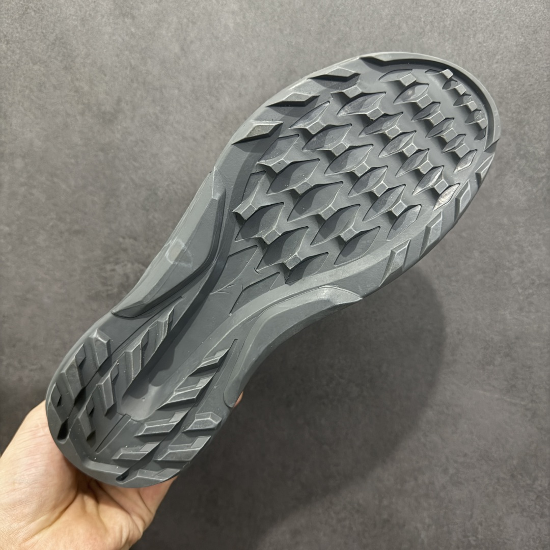 图片[9]-【公司级】ECCO爱步男鞋小黑鞋小白鞋 舒适透气真皮板鞋 街头轻巧系列 圆头鞋头设计，贴合前脚掌弧度 适合多种脚型，脚感舒适细腻 简约免系带设计，可自由穿脱 贴合脚型 PU包裹足弓与后跟 为脚掌提供支撑性 休闲百搭 简约利落 尺码：38 39 40 41 42 43 44 （皮鞋码）-选品中心