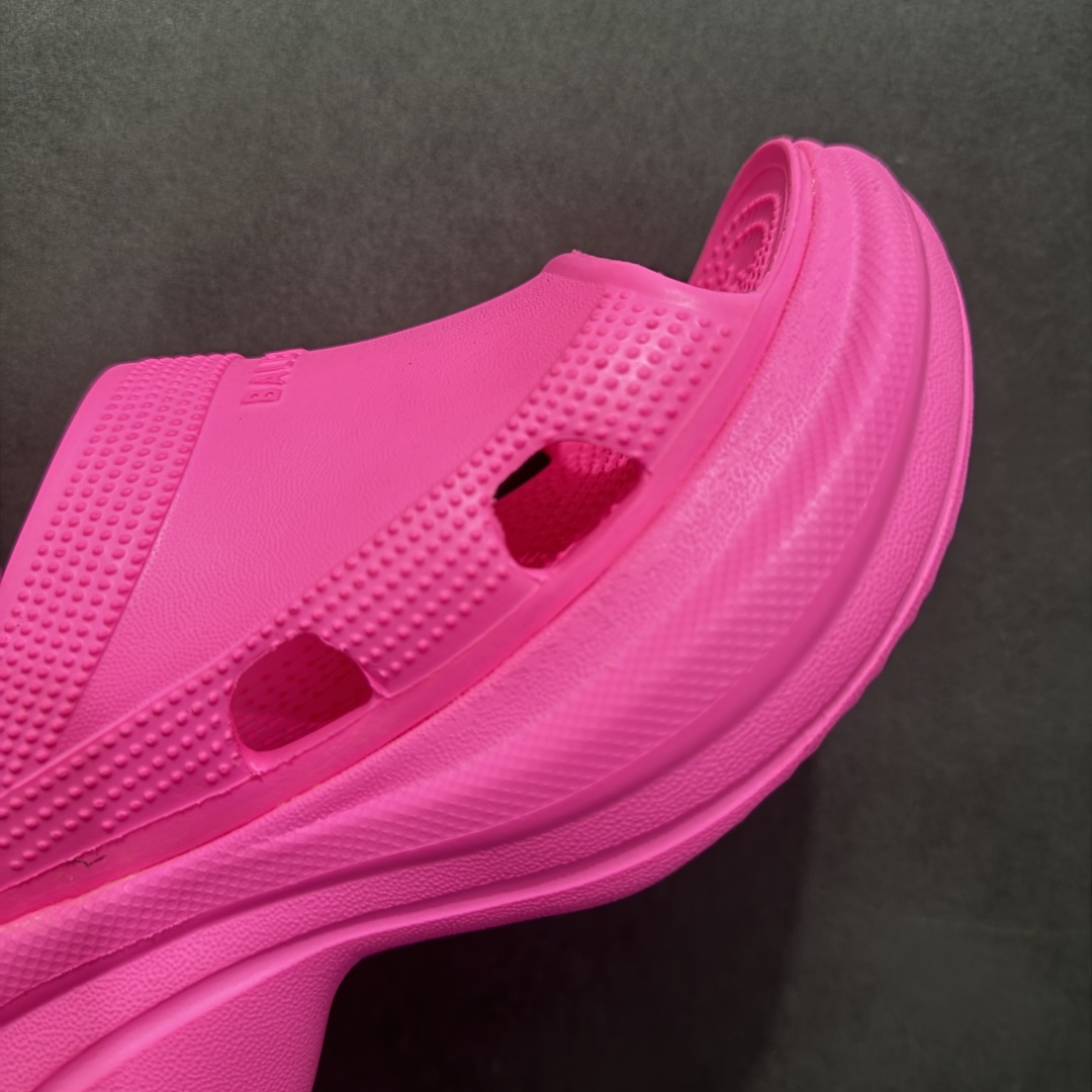 图片[5]-【广东纯原版本】Balenciaga Pool Crocs 巴黎世家百搭时尚厚底增高拖鞋 重金购入原鞋及原档案磨具生产指令开发 同源公司EVA粒子环保塑料 原厂指令配方 弹性卡色均保持原鞋一致 匠心打造 鞋口弧度大小 鞋面色泽质感同步原鞋 LOGO内侧钢印清晰工整 以简单的设计 提供全面的舒适性、缓震性、耐用性和支撑力 EVA外底提供优质缓震性能 5毫米足弓 鞋面凹印Balenciaga品牌标识 背面浮印尺码 同色系鞋底和鞋垫 外观时尚大气 鞋底采用耐磨的材质 穿上它都会感觉到舒适的体验 尺码：35-40-选品中心