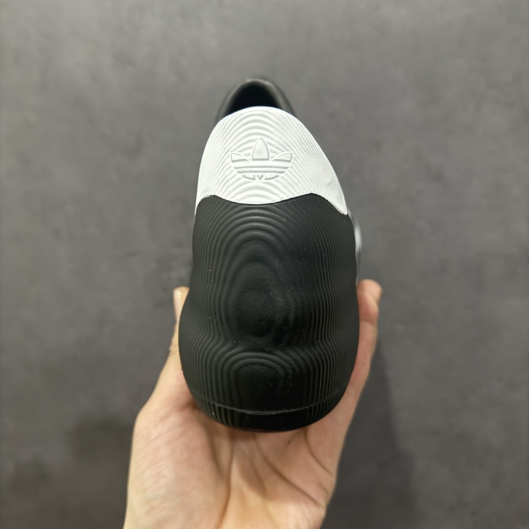 图片[4]-【纯原版】AD adiFOM Superstar 贝壳头版一脚蹬系列休闲运动鸭掌鞋 黑白色 HQ8752 重金购入原鞋及原档案磨具生产指令开发 鞋头部位凹凸有致 横向大面积波浪纹理 后跟Logo 凹凸明显 轮廓分明 描漆定位精准 公整无偏差不溢出 LOGO内侧钢印清晰工整 原厂磨具全鞋无多余毛边 同源公司EVA粒子环保塑料 原厂指令配方 无任何异味 弹性卡色均保持原鞋一致 匠心打造 鞋口弧度大小 鞋面色泽质感同步原鞋 LOGO内侧钢印清晰工整 中底部分带原厂钢印编号 原厂Ortholite欧斯莱鞋垫 区别掉渣海玻璃鞋垫 吸汗防臭的效果无法相提并论 原厂定制原标 同比ZP 符合人体设计 独家开发至47 产品基于标志性 Superstar 鞋款轮廓的同时 利用可再生的甘蔗加工物材料制成一体式泡沫鞋身 无鞋带设计更加方便穿脱 点睛之笔在于标志性的三道杠出现在鞋子的两侧 鞋跟贴片上饰有品牌标志性的三叶草压花 尺码：36 37 38 39 40 41 42 42.5 43 44 45 46-选品中心