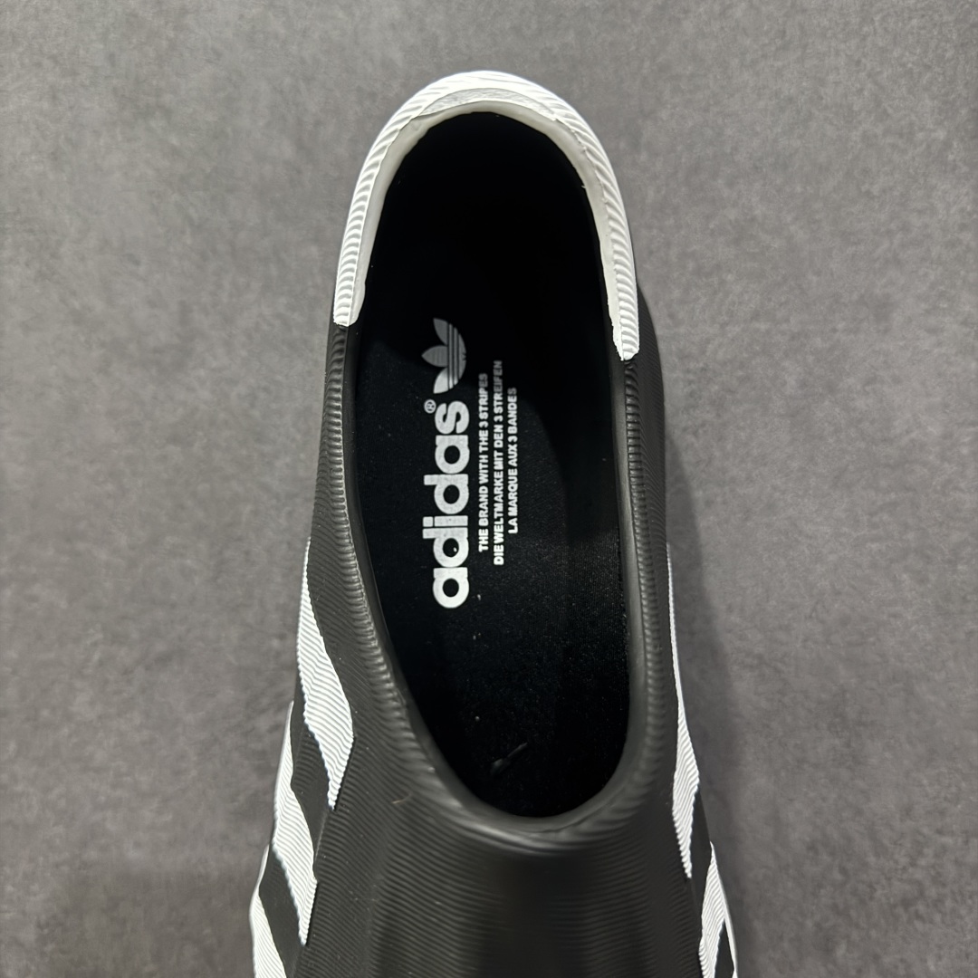 图片[7]-【纯原版】AD adiFOM Superstar 贝壳头版一脚蹬系列休闲运动鸭掌鞋 黑白色 HQ8752 重金购入原鞋及原档案磨具生产指令开发 鞋头部位凹凸有致 横向大面积波浪纹理 后跟Logo 凹凸明显 轮廓分明 描漆定位精准 公整无偏差不溢出 LOGO内侧钢印清晰工整 原厂磨具全鞋无多余毛边 同源公司EVA粒子环保塑料 原厂指令配方 无任何异味 弹性卡色均保持原鞋一致 匠心打造 鞋口弧度大小 鞋面色泽质感同步原鞋 LOGO内侧钢印清晰工整 中底部分带原厂钢印编号 原厂Ortholite欧斯莱鞋垫 区别掉渣海玻璃鞋垫 吸汗防臭的效果无法相提并论 原厂定制原标 同比ZP 符合人体设计 独家开发至47 产品基于标志性 Superstar 鞋款轮廓的同时 利用可再生的甘蔗加工物材料制成一体式泡沫鞋身 无鞋带设计更加方便穿脱 点睛之笔在于标志性的三道杠出现在鞋子的两侧 鞋跟贴片上饰有品牌标志性的三叶草压花 尺码：36 37 38 39 40 41 42 42.5 43 44 45 46-选品中心