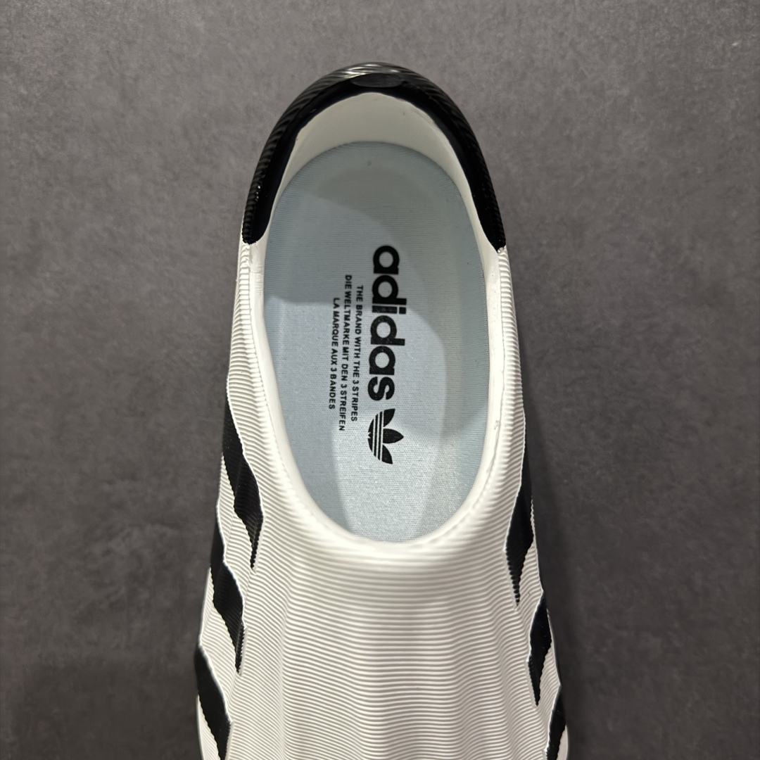 图片[7]-【纯原版】AD adiFOM Superstar 贝壳头版一脚蹬系列休闲运动鸭掌鞋 白黑色 HQ8750 重金购入原鞋及原档案磨具生产指令开发 鞋头部位凹凸有致 横向大面积波浪纹理 后跟Logo 凹凸明显 轮廓分明 描漆定位精准 公整无偏差不溢出 LOGO内侧钢印清晰工整 原厂磨具全鞋无多余毛边 同源公司EVA粒子环保塑料 原厂指令配方 无任何异味 弹性卡色均保持原鞋一致 匠心打造 鞋口弧度大小 鞋面色泽质感同步原鞋 LOGO内侧钢印清晰工整 中底部分带原厂钢印编号 原厂Ortholite欧斯莱鞋垫 区别掉渣海玻璃鞋垫 吸汗防臭的效果无法相提并论 原厂定制原标 同比ZP 符合人体设计 独家开发至47 产品基于标志性 Superstar 鞋款轮廓的同时 利用可再生的甘蔗加工物材料制成一体式泡沫鞋身 无鞋带设计更加方便穿脱 点睛之笔在于标志性的三道杠出现在鞋子的两侧 鞋跟贴片上饰有品牌标志性的三叶草压花 尺码：36 37 38 39 40 41 42 42.5 43 44 45 46-选品中心