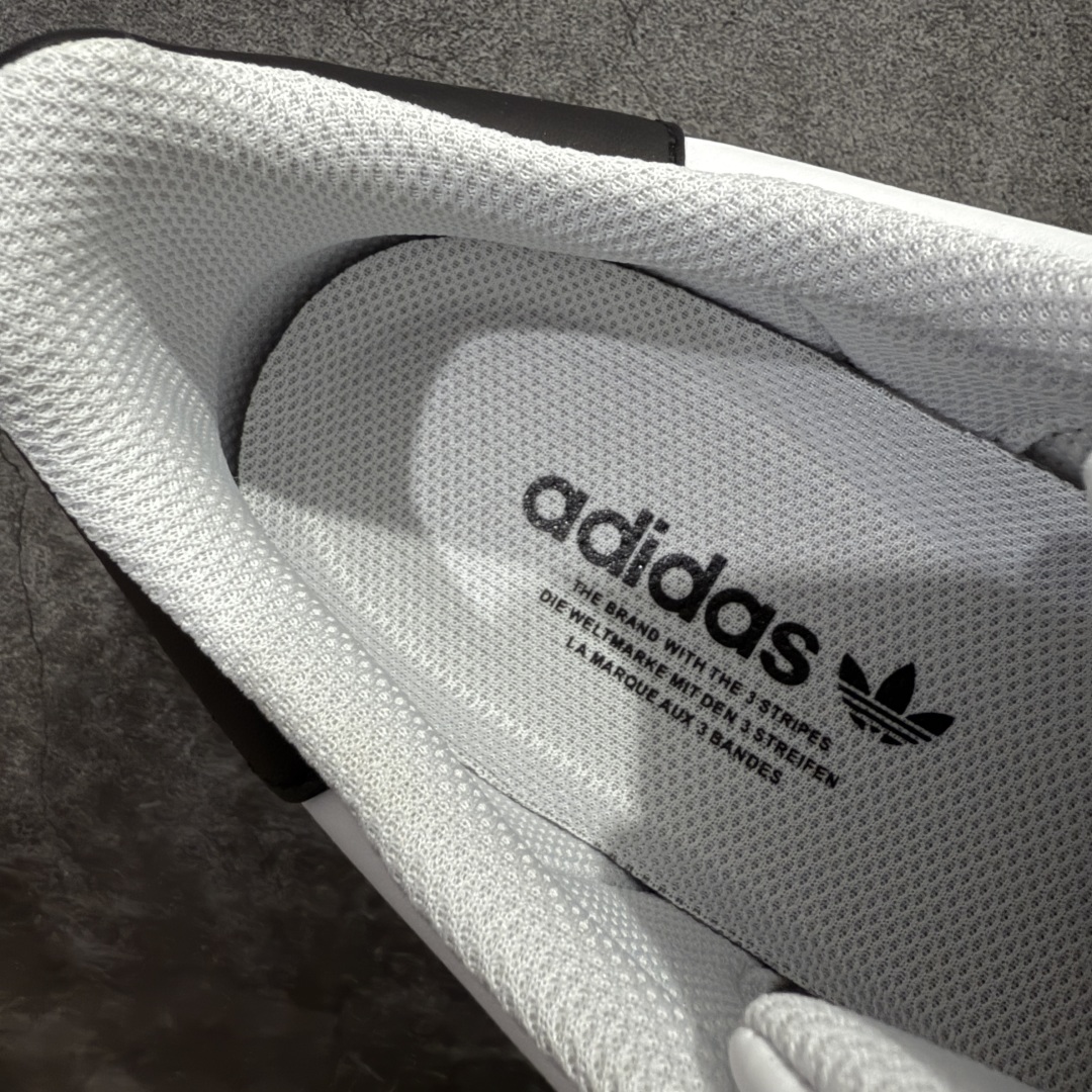 图片[8]-【纯原G版】AD Originals Superstar 经典贝壳头休闲板鞋 白黑 EG4958 市面最完美的贝壳头版型 2024全新细节 注意区分旧版 随意对比市面 知名大厂出品 正常个位数利润的单价 百分百全新货品 零氧化发霉 给足利润空间操作 独家控货 平台正单 全套原纸板楦头开发 每道工序同步公司流程 确保原汁原味 完美呈现原鞋版型 原厂高频磨具加持 精准内部资源对接 Logo字体百分百还原 全鞋电脑针车 Logo针车间距针数原版一致 皮料切割冲裁零瑕疵 原鞋一致含胶量超耐磨大底 大几率过验 不对比市面只对比原鞋 只服务最高端市场 诞生于1969年 是第一双将全皮面鞋 身与橡胶鞋头结合在一起的低帮篮球鞋 Superstar最开始 是作为高帮篮球鞋Pro Model的低帮版本而出现的 但因为其独特和醒目的橡胶鞋头造型而让大家熟知 被大家形象地称为\”shelltoe\”贝壳头 在70年代的美国职业篮球场上 接近3/4的NBA球员都将这双Superstar作为场上用鞋 80年代之后 经过不断的改良和发展 Superstar逐渐成为横跨时装、音乐、街头文化、休闲和运动等各大领域的时尚潮鞋 尺码：35.5 36 36.5 37 38 38.5 39 40 40.5 41 42 42.5 43 44 44.5 45 46-选品中心