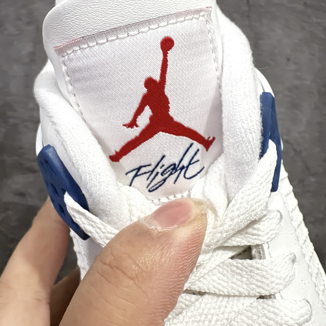 图片[6]-【GX/美版绿x】 Air Jordan AJ4 X SB “Navy” 海军蓝 白蓝DR5415-100 全套原纸板楦头开发 原厂特供皮料加持 确保原汁原味 完美呈现四代版型 一比一鞋头弧度高度鞋身弧度 数据细节工艺流程均保持原鞋一致 原厂TPU网格鞋带扣 正确内里网布 菱角分明不变形无多余毛边 柔软性质感一致于原鞋 市场唯一原厂鞋扣模具 背面可见隐藏注塑口 原厂织唛标 原厂飞人电绣工艺 尾指中部跳三针 独家绑鞋带手法 印刷中底布 四线拉帮 米色美纹纸贴合固定 进口港宝加持 后跟自然饱满 全鞋荧光划线卡点 追求极致完美 每一双都是工艺品 多重QC质检 超越公司货的品控标准 实实在在的免检产品   尺码：40 40.5 41 42 42.5 43 44 44.5 45 46 47.5 48.5 49 50.5-选品中心