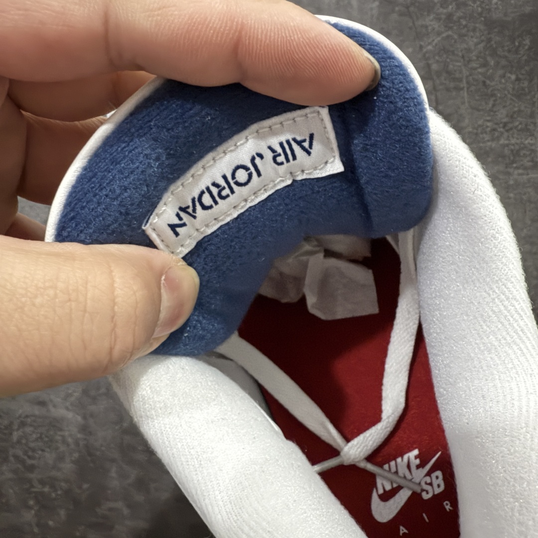 图片[7]-【GX/美版绿x】 Air Jordan AJ4 X SB “Navy” 海军蓝 白蓝DR5415-100 全套原纸板楦头开发 原厂特供皮料加持 确保原汁原味 完美呈现四代版型 一比一鞋头弧度高度鞋身弧度 数据细节工艺流程均保持原鞋一致 原厂TPU网格鞋带扣 正确内里网布 菱角分明不变形无多余毛边 柔软性质感一致于原鞋 市场唯一原厂鞋扣模具 背面可见隐藏注塑口 原厂织唛标 原厂飞人电绣工艺 尾指中部跳三针 独家绑鞋带手法 印刷中底布 四线拉帮 米色美纹纸贴合固定 进口港宝加持 后跟自然饱满 全鞋荧光划线卡点 追求极致完美 每一双都是工艺品 多重QC质检 超越公司货的品控标准 实实在在的免检产品   尺码：40 40.5 41 42 42.5 43 44 44.5 45 46 47.5 48.5 49 50.5-选品中心