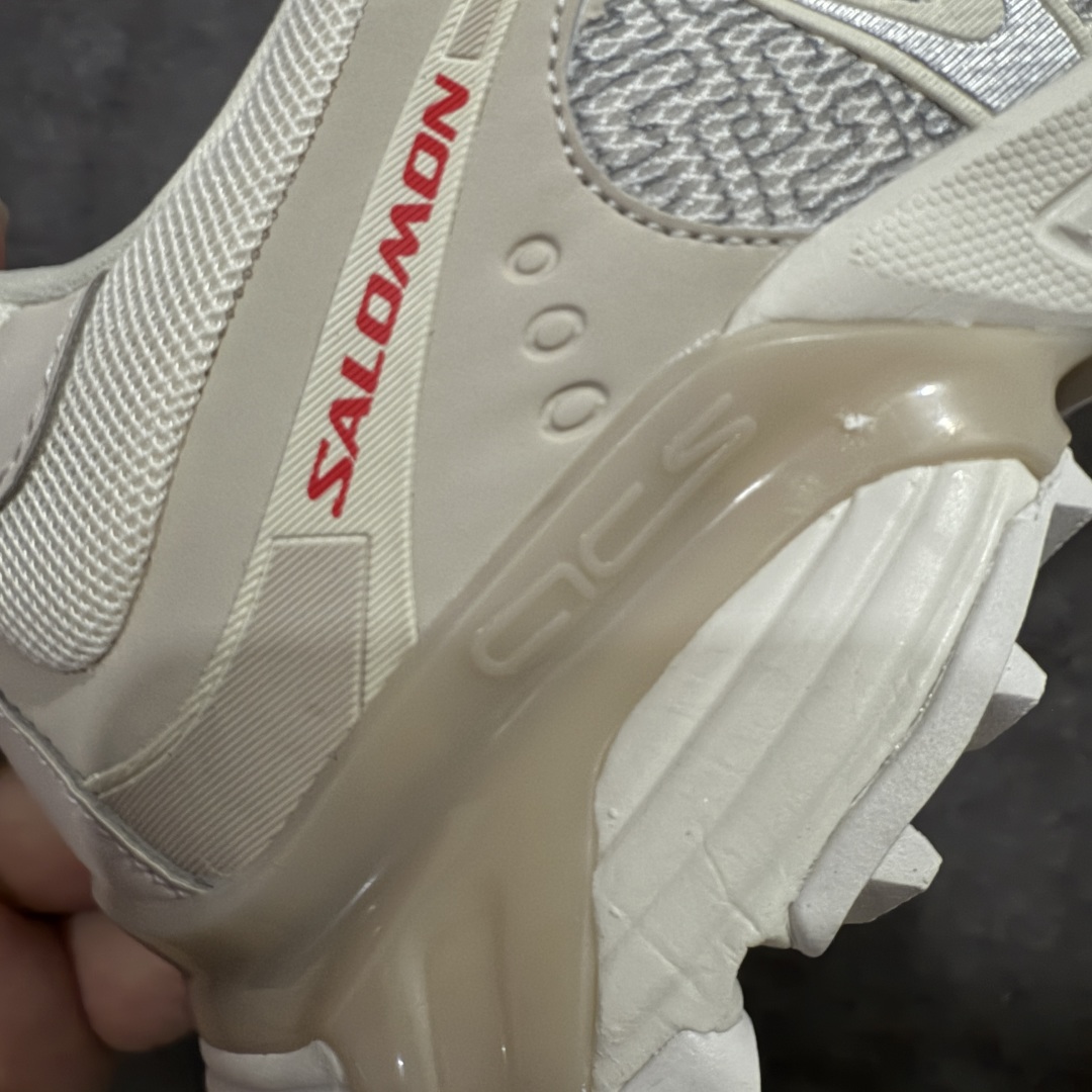 图片[3]-【绿x版】SALOMON萨洛蒙 XT-WHISPER PANHUI蟠虺 乙巳系列 CNY减震防滑耐磨透气 低帮跑步鞋 男女同款 香草色土灰色火红色 478479 原版开发 纯原外贸平台特供订单 全套原纸板楦头开发 原厂特供网布配套加持 确保原汁原味 完美呈现版型 原档数据独家私模五层组合大底 男女鞋同步官方 原装Ortholite轻量化鞋垫 中底布带钢印编号 原厂TPU锁扣 进口港宝加持 后跟自然饱满 还原公司包裹性 基于 SALOMON 初代 XT 鞋身造型并搭载 4D ADVANCED CHASSIS™ 大底打造而成 为这款 XT-QUEST 带来了多项足部控制与保护等功能性 如在运动过程中控制左右晃动的过程而提高稳定性、改善长途越野过程中足中到足尖的过渡、提高感知岩石的精确度以抵抗尖锐物体对脚底的伤害以及采用动态缓冲来增强穿着舒适感 从而减轻疲劳感 使 XT-QUEST 成为一双舒适且安全的户外之履 尺码：36 36.5 37.5 38 38.5 39 40 40.5 41 42 42.5 43 44 44.5 45 46-选品中心