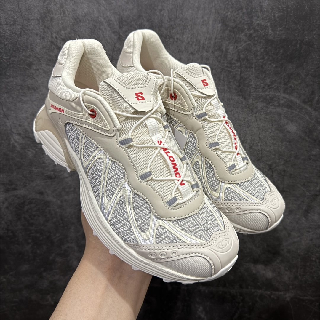 【绿x版】SALOMON萨洛蒙 XT-WHISPER PANHUI蟠虺 乙巳系列 CNY减震防滑耐磨透气 低帮跑步鞋 男女同款 香草色土灰色火红色 478479 原版开发 纯原外贸平台特供订单 全套原纸板楦头开发 原厂特供网布配套加持 确保原汁原味 完美呈现版型 原档数据独家私模五层组合大底 男女鞋同步官方 原装Ortholite轻量化鞋垫 中底布带钢印编号 原厂TPU锁扣 进口港宝加持 后跟自然饱满 还原公司包裹性 基于 SALOMON 初代 XT 鞋身造型并搭载 4D ADVANCED CHASSIS™ 大底打造而成 为这款 XT-QUEST 带来了多项足部控制与保护等功能性 如在运动过程中控制左右晃动的过程而提高稳定性、改善长途越野过程中足中到足尖的过渡、提高感知岩石的精确度以抵抗尖锐物体对脚底的伤害以及采用动态缓冲来增强穿着舒适感 从而减轻疲劳感 使 XT-QUEST 成为一双舒适且安全的户外之履 尺码:36 36.5 37.5 38 38.5 39 40 40.5 41 42 42.5 43 44 44.5 45 46-选品中心