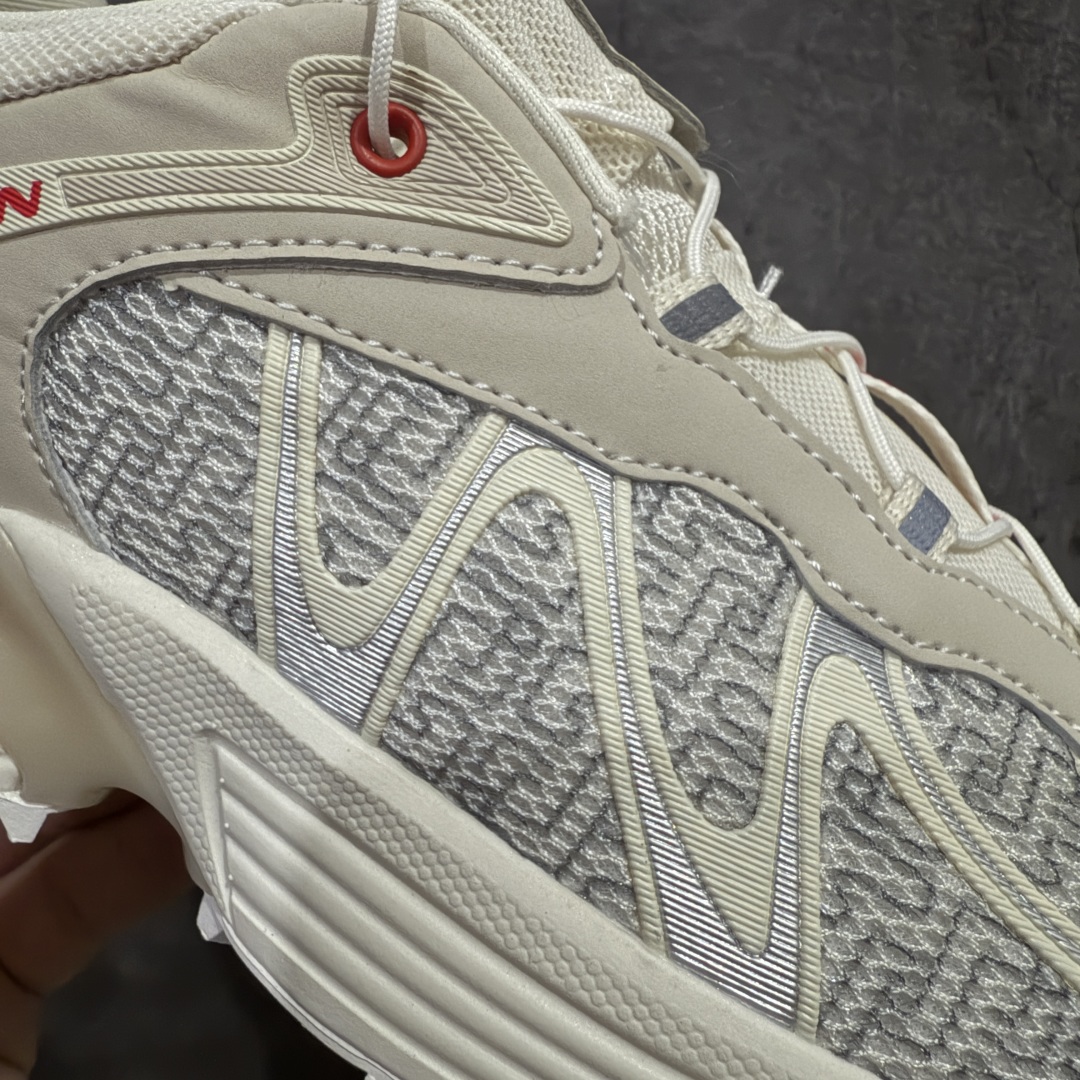 图片[4]-【绿x版】SALOMON萨洛蒙 XT-WHISPER PANHUI蟠虺 乙巳系列 CNY减震防滑耐磨透气 低帮跑步鞋 男女同款 香草色土灰色火红色 478479 原版开发 纯原外贸平台特供订单 全套原纸板楦头开发 原厂特供网布配套加持 确保原汁原味 完美呈现版型 原档数据独家私模五层组合大底 男女鞋同步官方 原装Ortholite轻量化鞋垫 中底布带钢印编号 原厂TPU锁扣 进口港宝加持 后跟自然饱满 还原公司包裹性 基于 SALOMON 初代 XT 鞋身造型并搭载 4D ADVANCED CHASSIS™ 大底打造而成 为这款 XT-QUEST 带来了多项足部控制与保护等功能性 如在运动过程中控制左右晃动的过程而提高稳定性、改善长途越野过程中足中到足尖的过渡、提高感知岩石的精确度以抵抗尖锐物体对脚底的伤害以及采用动态缓冲来增强穿着舒适感 从而减轻疲劳感 使 XT-QUEST 成为一双舒适且安全的户外之履 尺码：36 36.5 37.5 38 38.5 39 40 40.5 41 42 42.5 43 44 44.5 45 46-选品中心