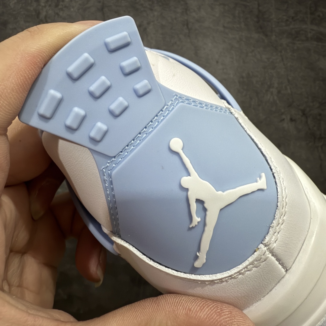 图片[2]-【原厂版】Air Jordan AJ4 母亲节 白冰蓝 HV0823-100 全新升级改良 原鞋原楦原纸板同源开发 完美呈现乔4的版型 内侧正确双色网格 还原细节 原厂皮料 正确气垫颜色 正确网格工艺 正确拉帮工艺 全鞋原装材料制作 原档案原模具打造 支持全方位与正品对比 尺码：40 40.5 41 42 42.5 43 44 44.5 45 46 47.5-选品中心
