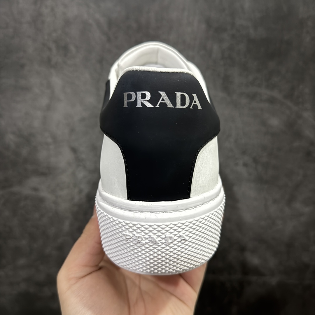 图片[4]-【广东纯原版本】意大利高奢品牌·PRADA普拉达情侣款运动板鞋百搭休闲小白鞋系列 #广东大厂品质 25ss春季新款 专柜同步 Prada Cloudbust Thunder运动鞋设计以雕塑感设计重新演绎PRADA独具时尚个性风格。大气个性更潮更抢眼更追求档次，它将颠覆旧念，与您共度时尚潮人必备! 面料采用原版进口小牛皮 牛皮内里垫脚 橡胶发泡大底 轻便防滑耐磨 脚感舒适 款式耐看做工精细 配以简洁利落的鞋楦 经典设计 步履间散发迷人韵味 展现独特风采。 尺码：35-44（皮鞋码）-选品中心