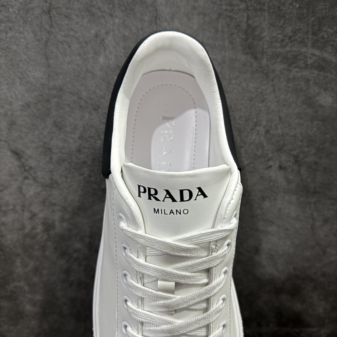 图片[8]-【广东纯原版本】意大利高奢品牌·PRADA普拉达情侣款运动板鞋百搭休闲小白鞋系列 #广东大厂品质 25ss春季新款 专柜同步 Prada Cloudbust Thunder运动鞋设计以雕塑感设计重新演绎PRADA独具时尚个性风格。大气个性更潮更抢眼更追求档次，它将颠覆旧念，与您共度时尚潮人必备! 面料采用原版进口小牛皮 牛皮内里垫脚 橡胶发泡大底 轻便防滑耐磨 脚感舒适 款式耐看做工精细 配以简洁利落的鞋楦 经典设计 步履间散发迷人韵味 展现独特风采。 尺码：35-44（皮鞋码）-选品中心
