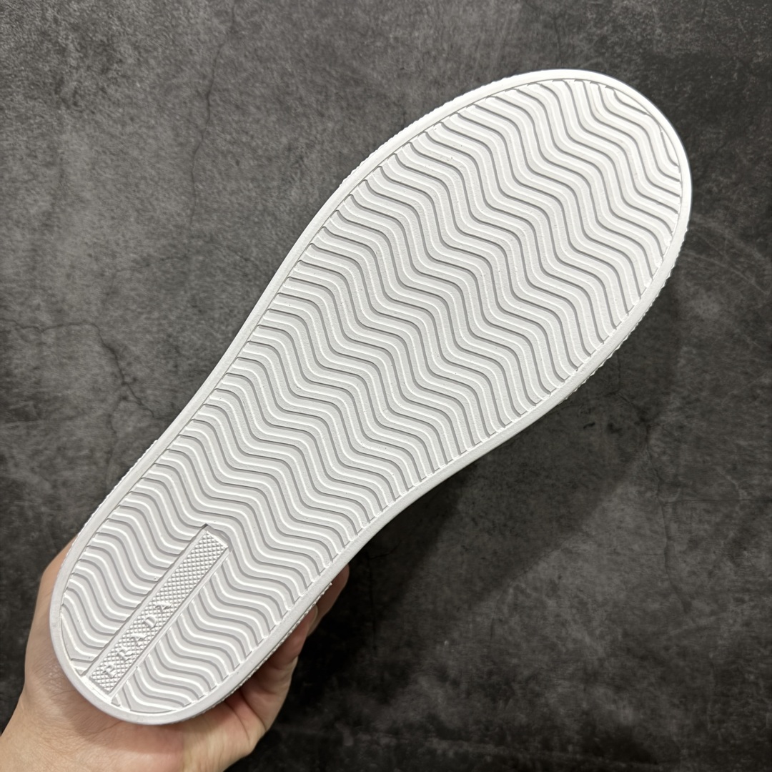 图片[9]-【广东纯原版本】意大利高奢品牌·PRADA普拉达情侣款运动板鞋百搭休闲小白鞋系列 #广东大厂品质 25ss春季新款 专柜同步 Prada Cloudbust Thunder运动鞋设计以雕塑感设计重新演绎PRADA独具时尚个性风格。大气个性更潮更抢眼更追求档次，它将颠覆旧念，与您共度时尚潮人必备! 面料采用原版进口小牛皮 牛皮内里垫脚 橡胶发泡大底 轻便防滑耐磨 脚感舒适 款式耐看做工精细 配以简洁利落的鞋楦 经典设计 步履间散发迷人韵味 展现独特风采。 尺码：35-44（皮鞋码）-选品中心