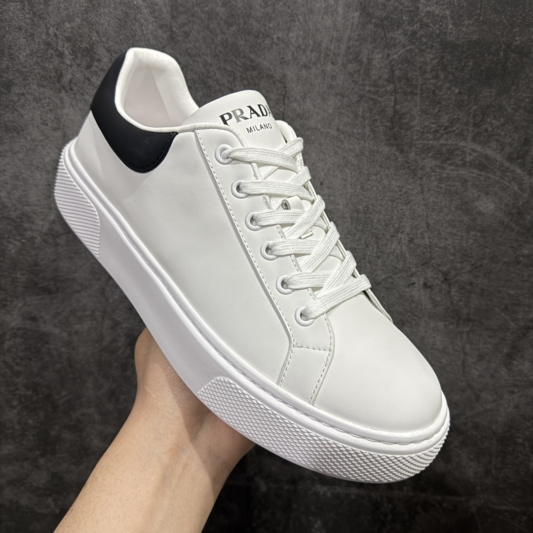 图片[3]-【广东纯原版本】意大利高奢品牌·PRADA普拉达情侣款运动板鞋百搭休闲小白鞋系列 #广东大厂品质 25ss春季新款 专柜同步 Prada Cloudbust Thunder运动鞋设计以雕塑感设计重新演绎PRADA独具时尚个性风格。大气个性更潮更抢眼更追求档次，它将颠覆旧念，与您共度时尚潮人必备! 面料采用原版进口小牛皮 牛皮内里垫脚 橡胶发泡大底 轻便防滑耐磨 脚感舒适 款式耐看做工精细 配以简洁利落的鞋楦 经典设计 步履间散发迷人韵味 展现独特风采。 尺码：35-44（皮鞋码）-选品中心