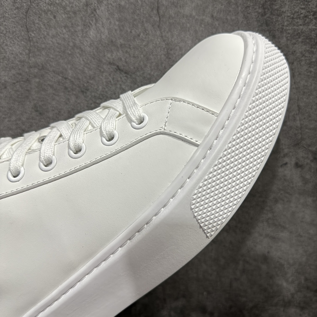 图片[6]-【广东纯原版本】意大利高奢品牌·PRADA普拉达情侣款运动板鞋百搭休闲小白鞋系列 #广东大厂品质 25ss春季新款 专柜同步 Prada Cloudbust Thunder运动鞋设计以雕塑感设计重新演绎PRADA独具时尚个性风格。大气个性更潮更抢眼更追求档次，它将颠覆旧念，与您共度时尚潮人必备! 面料采用原版进口小牛皮 牛皮内里垫脚 橡胶发泡大底 轻便防滑耐磨 脚感舒适 款式耐看做工精细 配以简洁利落的鞋楦 经典设计 步履间散发迷人韵味 展现独特风采。 尺码：35-44（皮鞋码）-选品中心