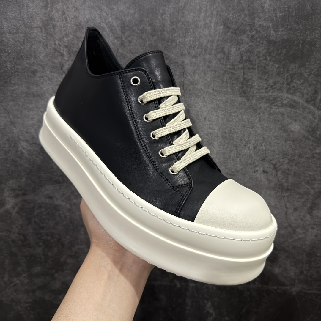 图片[3]-【莞产G版】RO / Rick Owens 瑞克·欧文斯【主线】 【款式】 侵权三角标/低帮/厚底/细鞋带款，头层全白OG牛皮亮面配色！ 【皮料】 东莞原厂进口全新粒面摔纹头层小牛，油光发亮质感！ 【三角标】长绒灰白麂皮头层小牛皮，厚切1.2mm。 【鞋带】 鞋带采用水染定织法工艺，高密度之下，透出光泽感！ 【鞋头】 原厂楦头定型，优雅大幅度上翘弧度！ 【鞋舌】 内里和后跟包裹是全牛皮，一整张牛皮切割，无拼皮、无边角料皮！ 【鞋底】TPU大底奶香味！硬度、肤感一比一！鞋底logo钢印清晰正确！ 【鞋垫】整张牛皮鞋垫 + 3层夹心泡棉材质（白+粉色），独家私人开模冲孔！ 【尺码】 ：36 37 38 39 40 41 42 43 44 45 46-选品中心