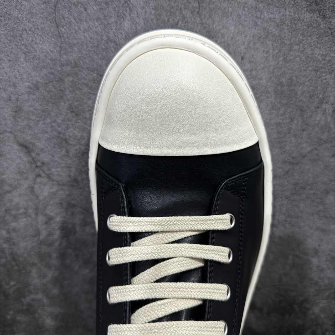 图片[5]-【莞产G版】RO / Rick Owens 瑞克·欧文斯【主线】 【款式】 侵权三角标/低帮/厚底/细鞋带款，头层全白OG牛皮亮面配色！ 【皮料】 东莞原厂进口全新粒面摔纹头层小牛，油光发亮质感！ 【三角标】长绒灰白麂皮头层小牛皮，厚切1.2mm。 【鞋带】 鞋带采用水染定织法工艺，高密度之下，透出光泽感！ 【鞋头】 原厂楦头定型，优雅大幅度上翘弧度！ 【鞋舌】 内里和后跟包裹是全牛皮，一整张牛皮切割，无拼皮、无边角料皮！ 【鞋底】TPU大底奶香味！硬度、肤感一比一！鞋底logo钢印清晰正确！ 【鞋垫】整张牛皮鞋垫 + 3层夹心泡棉材质（白+粉色），独家私人开模冲孔！ 【尺码】 ：36 37 38 39 40 41 42 43 44 45 46-选品中心