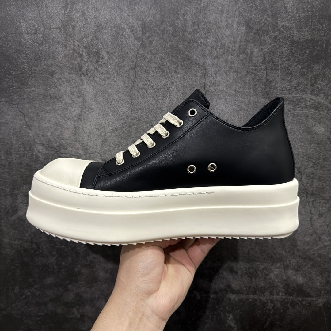 图片[2]-【莞产G版】RO / Rick Owens 瑞克·欧文斯【主线】 【款式】 侵权三角标/低帮/厚底/细鞋带款，头层全白OG牛皮亮面配色！ 【皮料】 东莞原厂进口全新粒面摔纹头层小牛，油光发亮质感！ 【三角标】长绒灰白麂皮头层小牛皮，厚切1.2mm。 【鞋带】 鞋带采用水染定织法工艺，高密度之下，透出光泽感！ 【鞋头】 原厂楦头定型，优雅大幅度上翘弧度！ 【鞋舌】 内里和后跟包裹是全牛皮，一整张牛皮切割，无拼皮、无边角料皮！ 【鞋底】TPU大底奶香味！硬度、肤感一比一！鞋底logo钢印清晰正确！ 【鞋垫】整张牛皮鞋垫 + 3层夹心泡棉材质（白+粉色），独家私人开模冲孔！ 【尺码】 ：36 37 38 39 40 41 42 43 44 45 46-选品中心