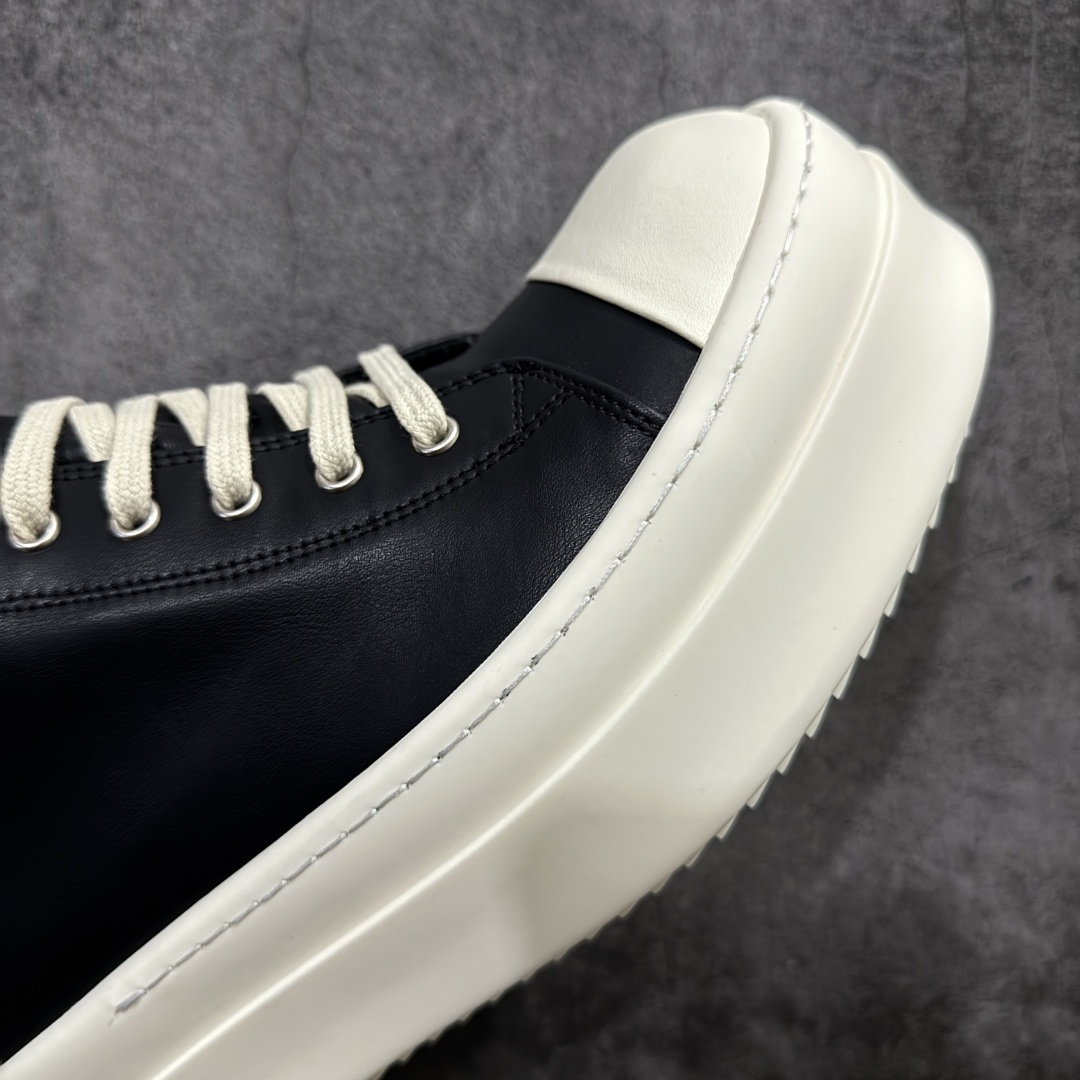 图片[6]-【莞产G版】RO / Rick Owens 瑞克·欧文斯【主线】 【款式】 侵权三角标/低帮/厚底/细鞋带款，头层全白OG牛皮亮面配色！ 【皮料】 东莞原厂进口全新粒面摔纹头层小牛，油光发亮质感！ 【三角标】长绒灰白麂皮头层小牛皮，厚切1.2mm。 【鞋带】 鞋带采用水染定织法工艺，高密度之下，透出光泽感！ 【鞋头】 原厂楦头定型，优雅大幅度上翘弧度！ 【鞋舌】 内里和后跟包裹是全牛皮，一整张牛皮切割，无拼皮、无边角料皮！ 【鞋底】TPU大底奶香味！硬度、肤感一比一！鞋底logo钢印清晰正确！ 【鞋垫】整张牛皮鞋垫 + 3层夹心泡棉材质（白+粉色），独家私人开模冲孔！ 【尺码】 ：36 37 38 39 40 41 42 43 44 45 46-选品中心