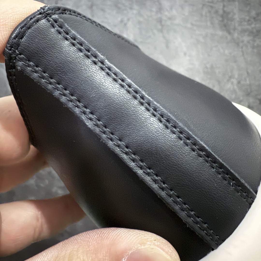 图片[2]-【莞产G版】RO / Rick Owens 瑞克·欧文斯【主线】 【款式】 侵权三角标/低帮/厚底/细鞋带款，头层全白OG牛皮亮面配色！ 【皮料】 东莞原厂进口全新粒面摔纹头层小牛，油光发亮质感！ 【三角标】长绒灰白麂皮头层小牛皮，厚切1.2mm。 【鞋带】 鞋带采用水染定织法工艺，高密度之下，透出光泽感！ 【鞋头】 原厂楦头定型，优雅大幅度上翘弧度！ 【鞋舌】 内里和后跟包裹是全牛皮，一整张牛皮切割，无拼皮、无边角料皮！ 【鞋底】TPU大底奶香味！硬度、肤感一比一！鞋底logo钢印清晰正确！ 【鞋垫】整张牛皮鞋垫 + 3层夹心泡棉材质（白+粉色），独家私人开模冲孔！ 【尺码】 ：36 37 38 39 40 41 42 43 44 45 46-选品中心