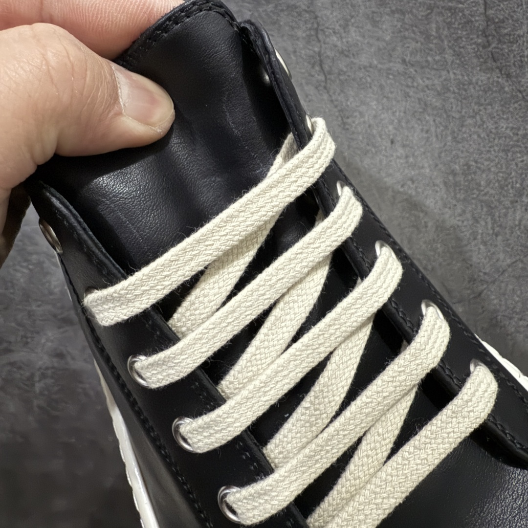 图片[5]-【莞产G版】RO / Rick Owens 瑞克·欧文斯【主线】 【款式】 侵权三角标/低帮/厚底/细鞋带款，头层全白OG牛皮亮面配色！ 【皮料】 东莞原厂进口全新粒面摔纹头层小牛，油光发亮质感！ 【三角标】长绒灰白麂皮头层小牛皮，厚切1.2mm。 【鞋带】 鞋带采用水染定织法工艺，高密度之下，透出光泽感！ 【鞋头】 原厂楦头定型，优雅大幅度上翘弧度！ 【鞋舌】 内里和后跟包裹是全牛皮，一整张牛皮切割，无拼皮、无边角料皮！ 【鞋底】TPU大底奶香味！硬度、肤感一比一！鞋底logo钢印清晰正确！ 【鞋垫】整张牛皮鞋垫 + 3层夹心泡棉材质（白+粉色），独家私人开模冲孔！ 【尺码】 ：36 37 38 39 40 41 42 43 44 45 46-选品中心
